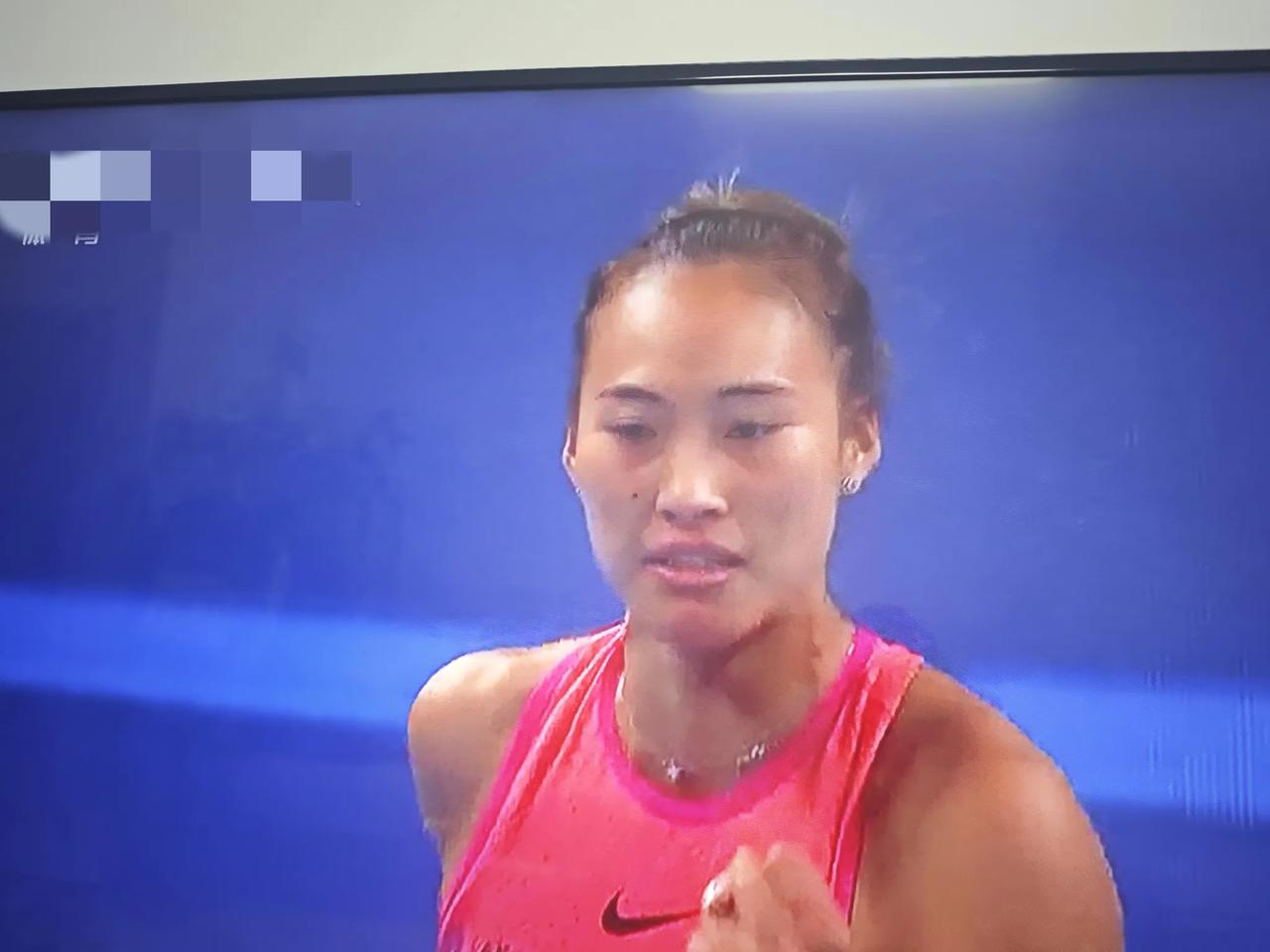 郑钦文又一次逆转获胜！这次被逆转的变成了17岁的安德列娃！甚至一度情绪失控落泪！