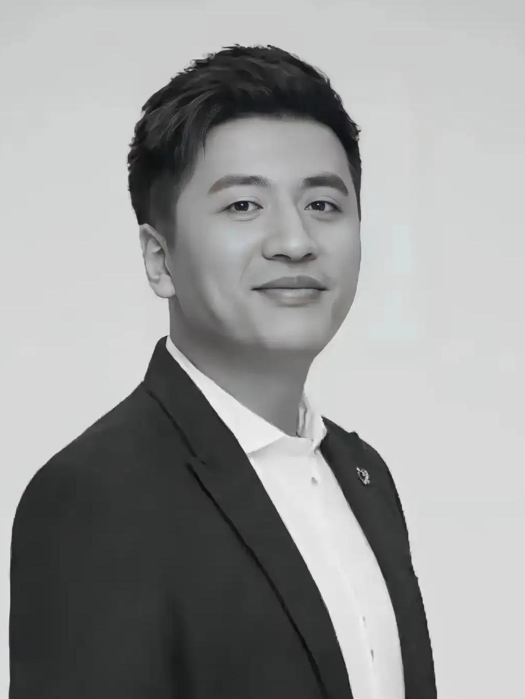 好奇查了下张雪峰的出身。
不查不知道，
一查才知道，张雪峰根本不是资源咖，他就是