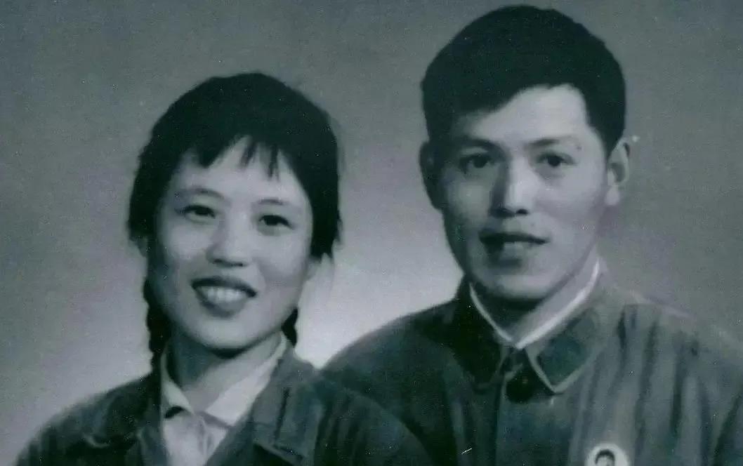 60年代，主席警卫沈同偷偷交了女朋友，没告诉主席。主席得知后，叫来沈同：“你现在
