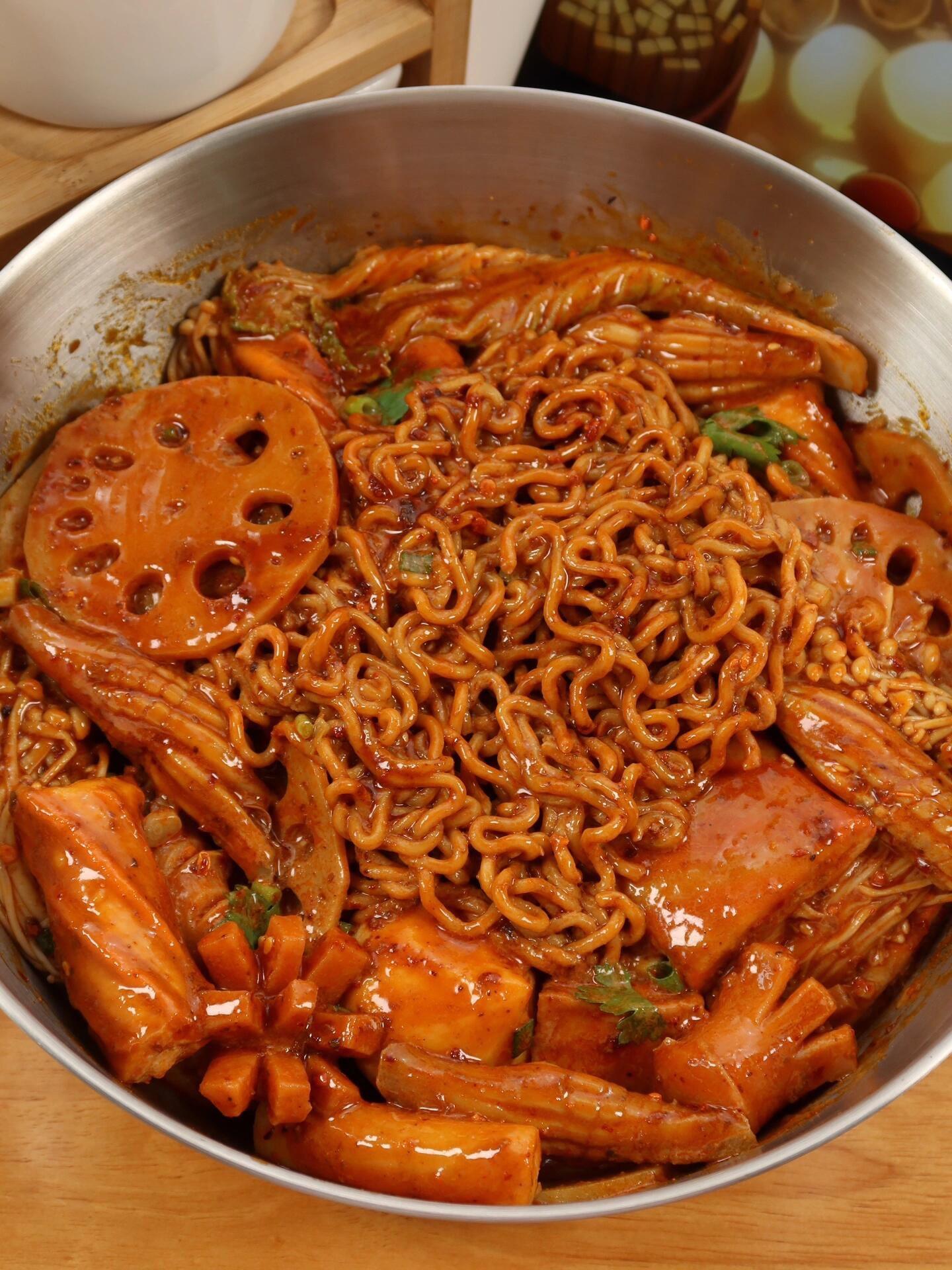 这个麻辣烫真的一绝，巨巨巨好吃！