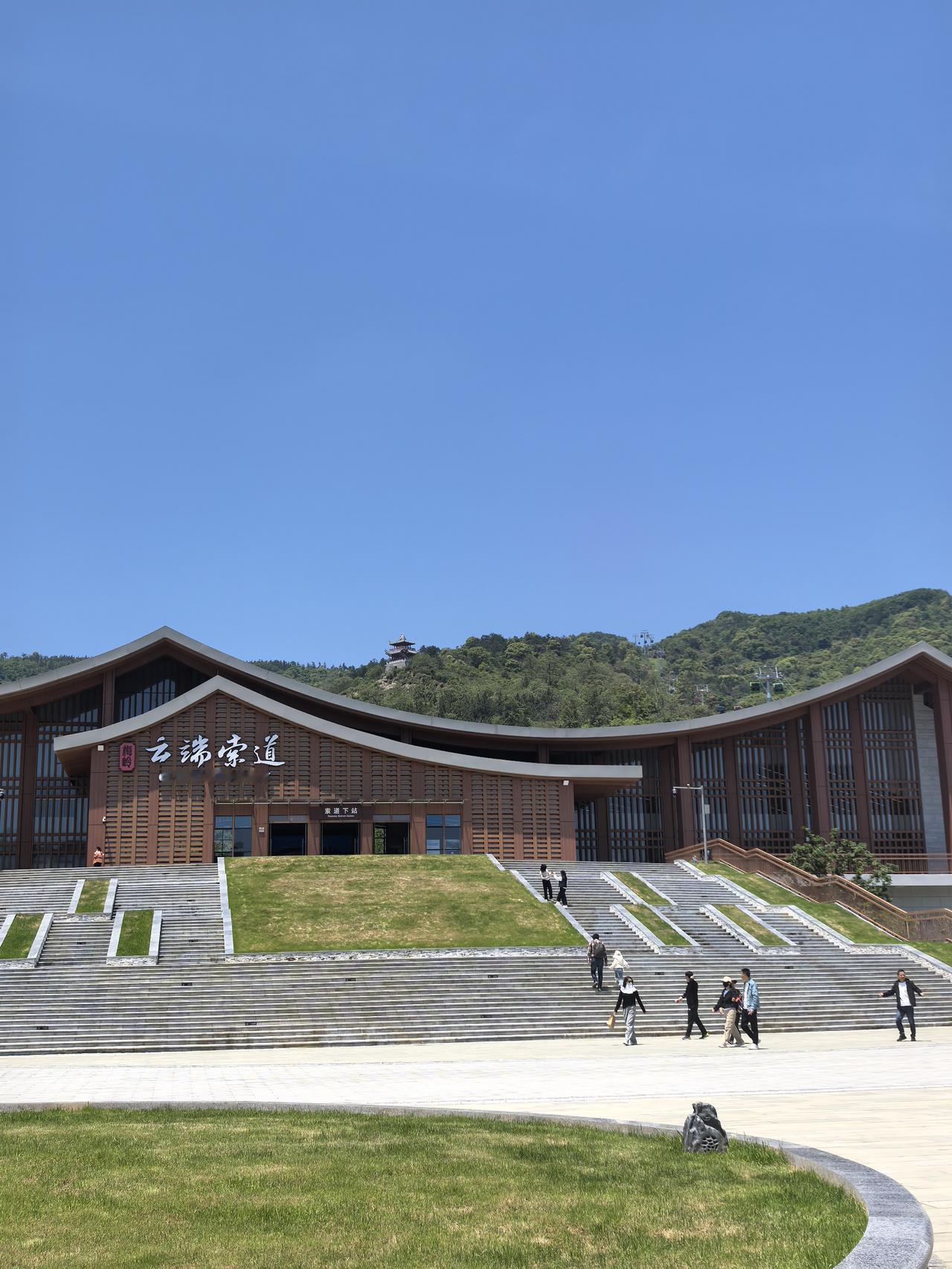 五一游云岭，醉美梅岭度假佳境
       五一假期，我们自长沙启程，一路自驾驶