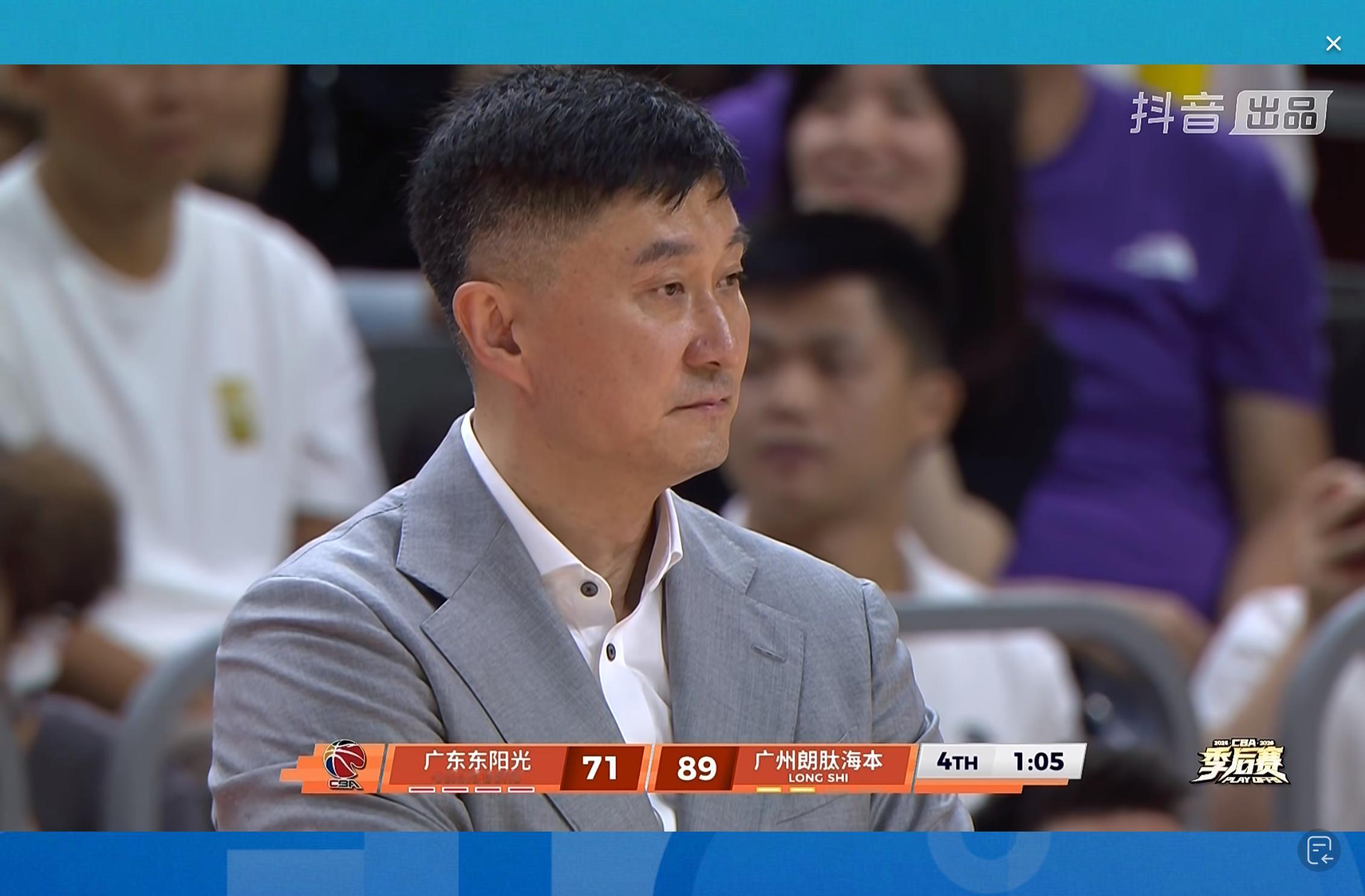 排名第12的广州客场大胜第5的广东。他们有机会回到主场完成逆袭。两项数据：广州篮