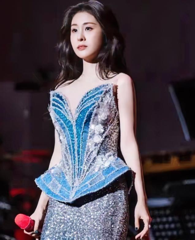 36岁隐于幕后的OST女王，一首歌火遍全国，人美歌美。

张碧晨今年才36岁，手
