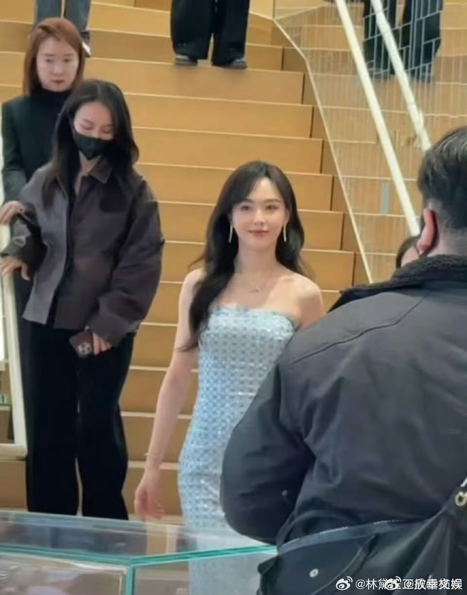 杨幂赵丽颖唐嫣线下状态杨幂赵丽颖唐嫣生图状态杨幂赵丽颖唐嫣线下状态，好美，