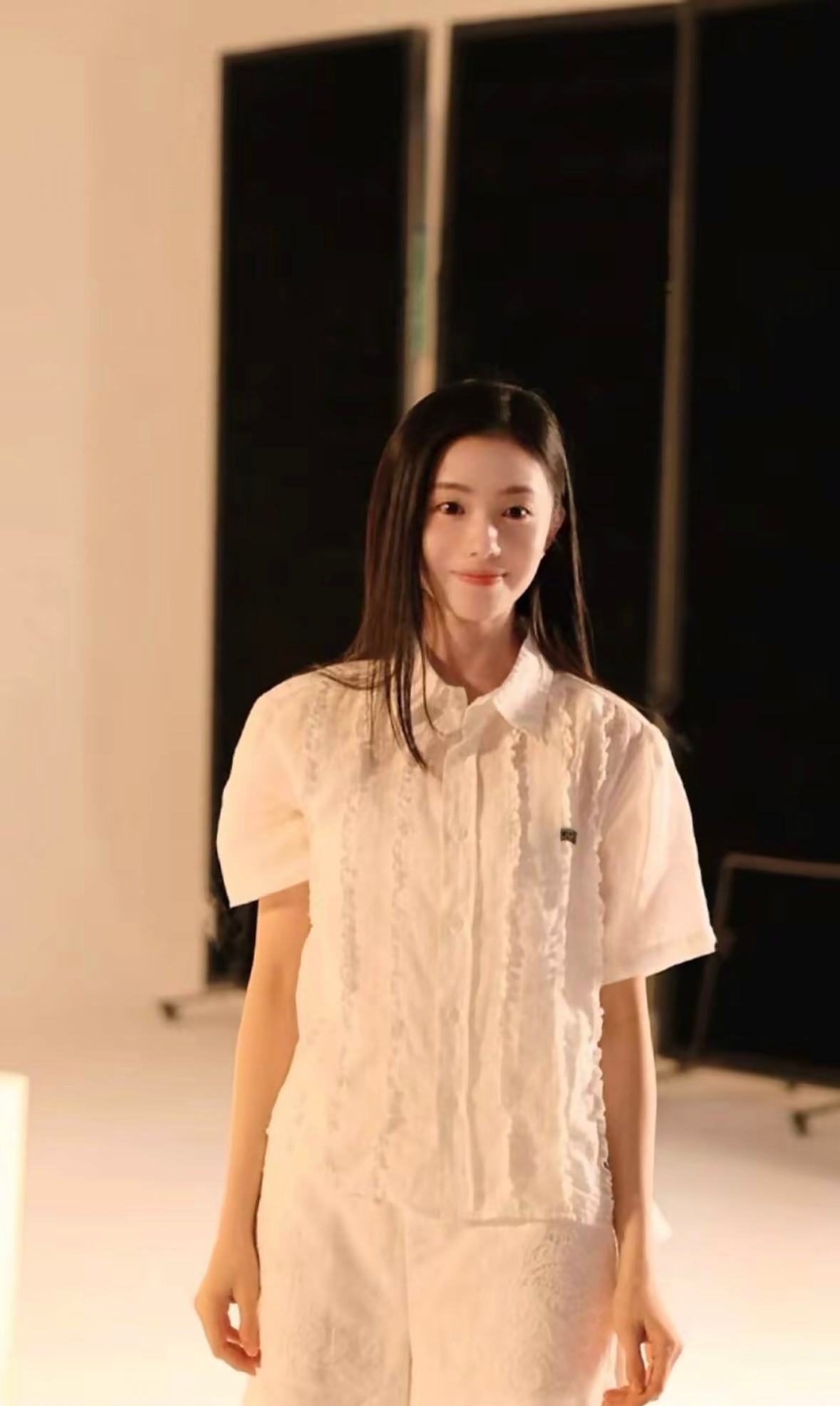 这张存子是真正的从头发丝到脚趾的小白花模版….. 