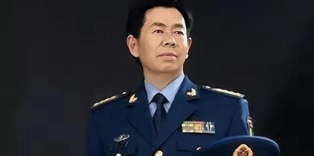 空军大校戴旭大声疾呼：“美国正在通过控制中国教育，培养亲美洋奴，其通过留学、发绿