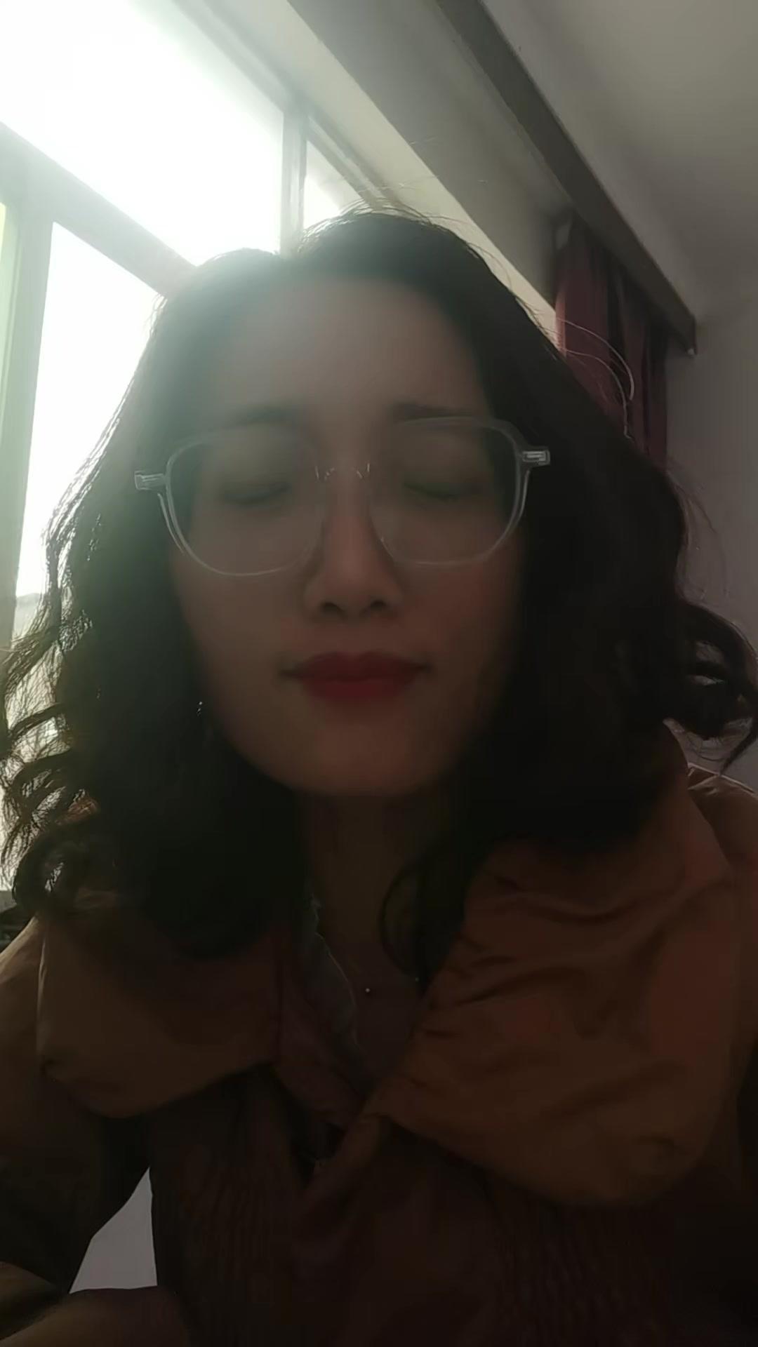 史书里说，杨玉环最后恨不得和李隆基同归于尽，被刺死反而是松了口气，这说明她的一生