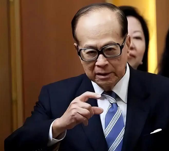 到底是什么意思？

李嘉诚突然宣布了

2 月 19 日法新社爆料，总部位于香港