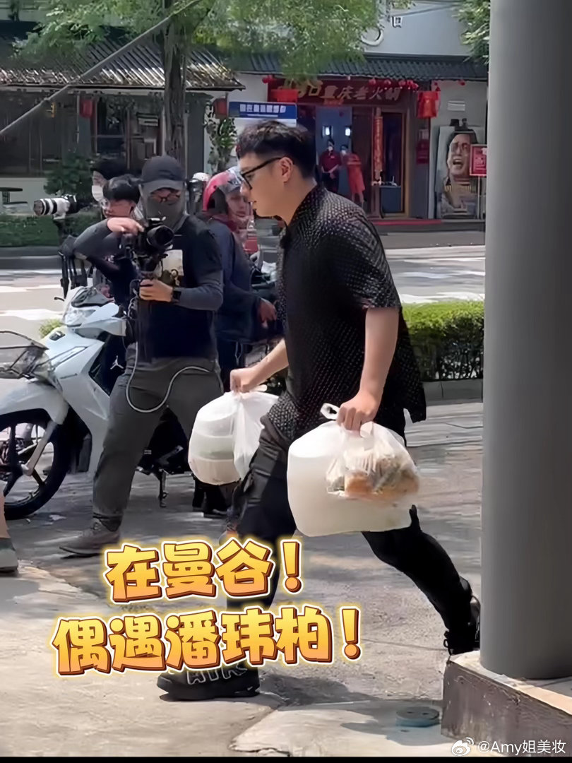 潘玮柏经纪人666还有第二关百厨大战哈哈哈哈，不是吧潘玮柏这是要和美食综艺锁死了
