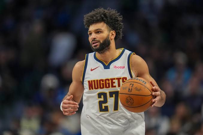 贾马尔-穆雷在新赛季ESPN百大球员榜单中排名第21。相比去年的46名一口气上升