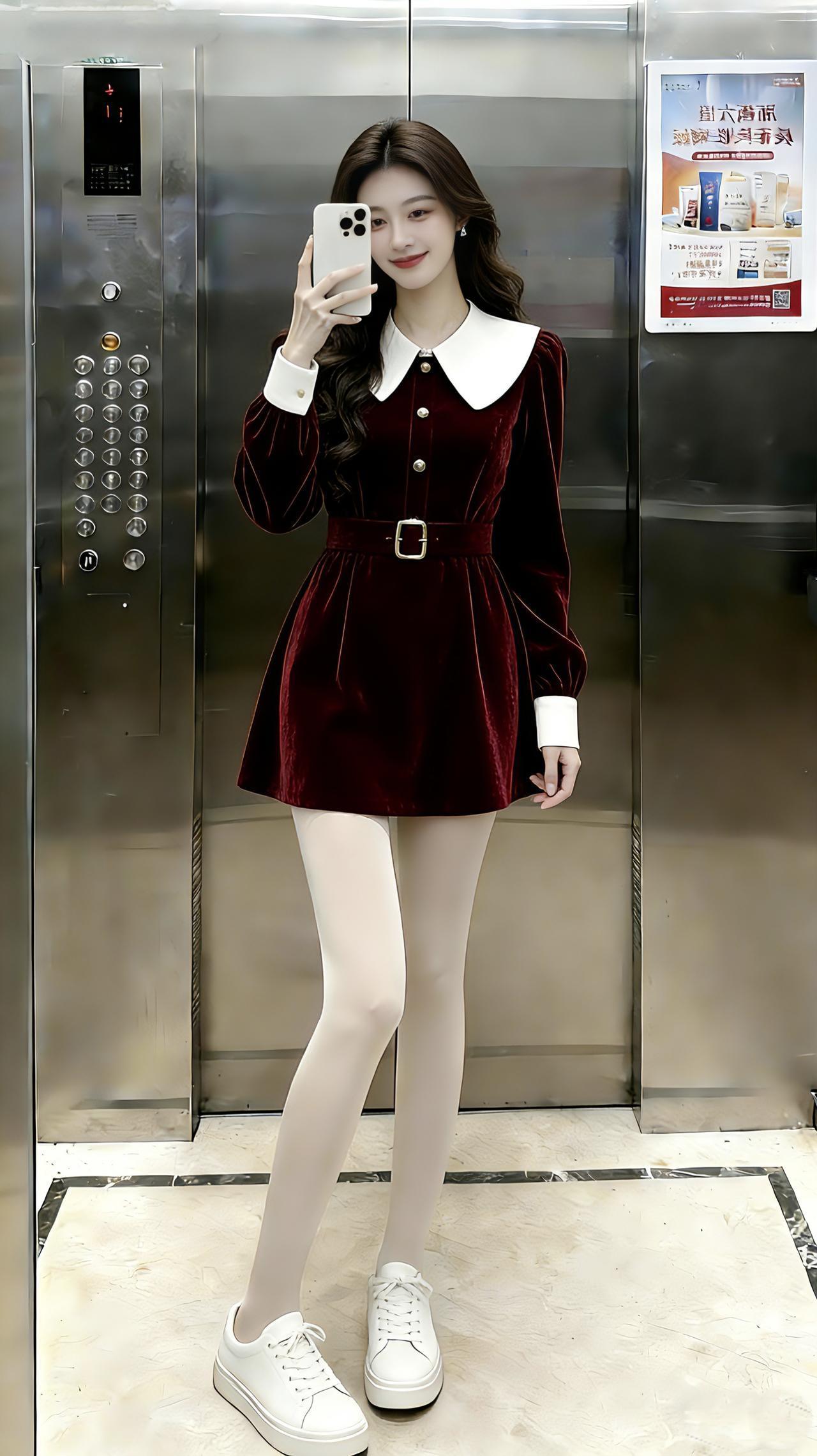 酒红丝绒裙+大翻领撞色，丝绒质感自带贵气滤镜，收腰设计掐出好比例，浅丝+厚底小白