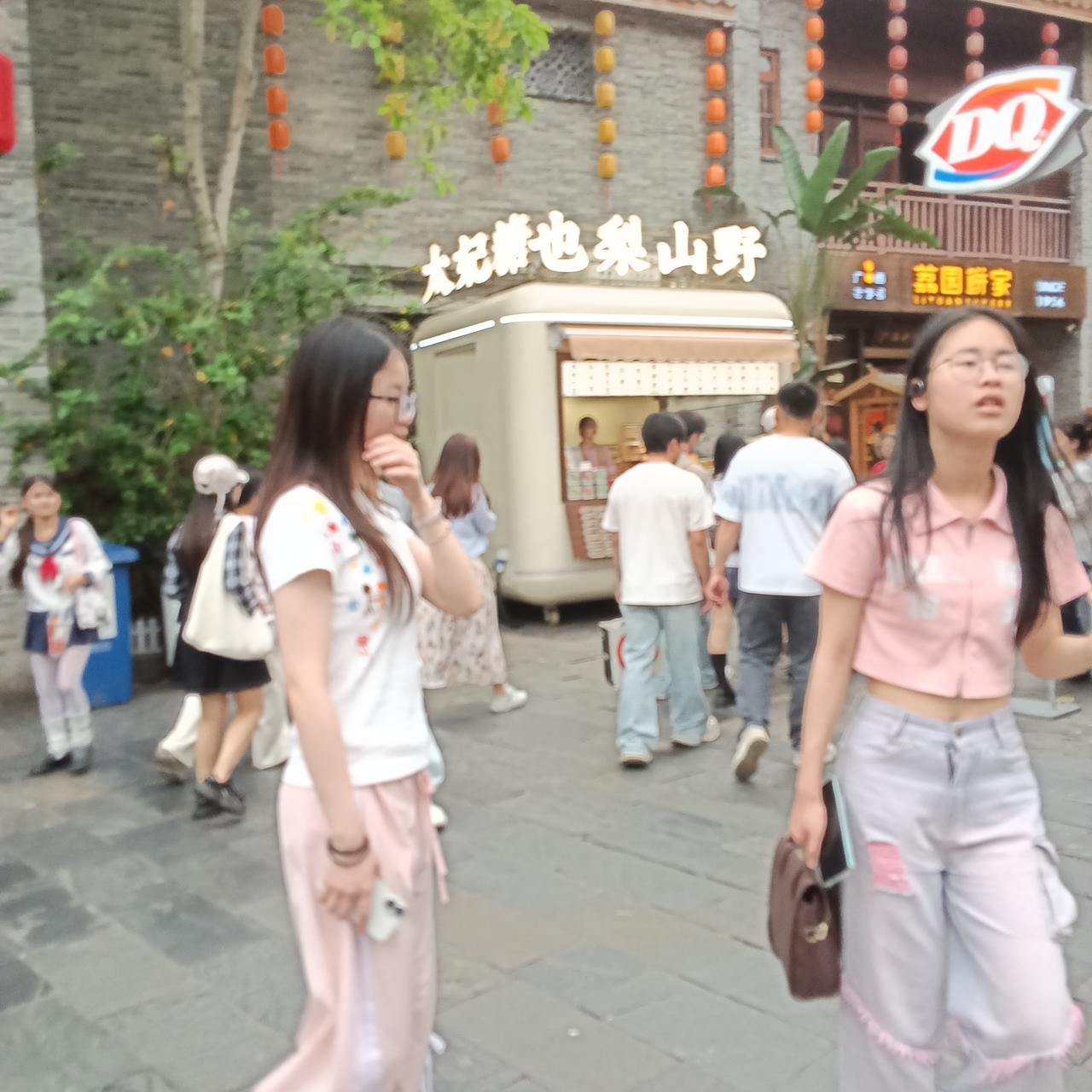 接住这份温柔，与孩子双向奔赴
 
作为一名60后，初闻“00后重新养育父母”这个