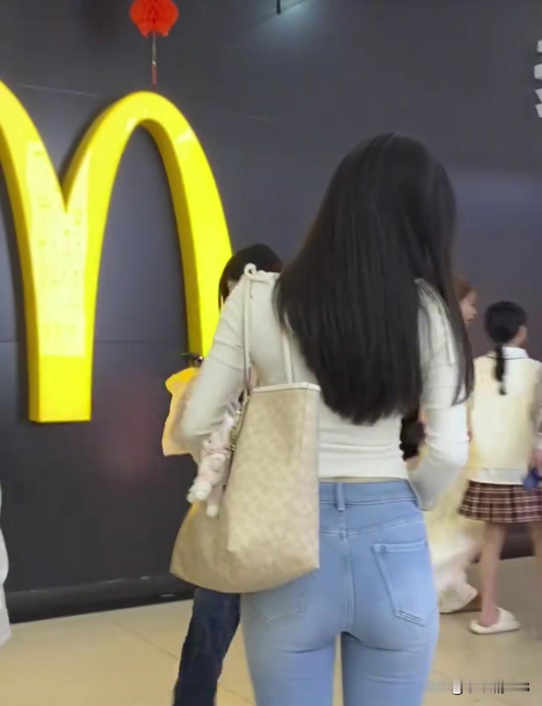 缘分总比刻意好 陪伴总比承诺真