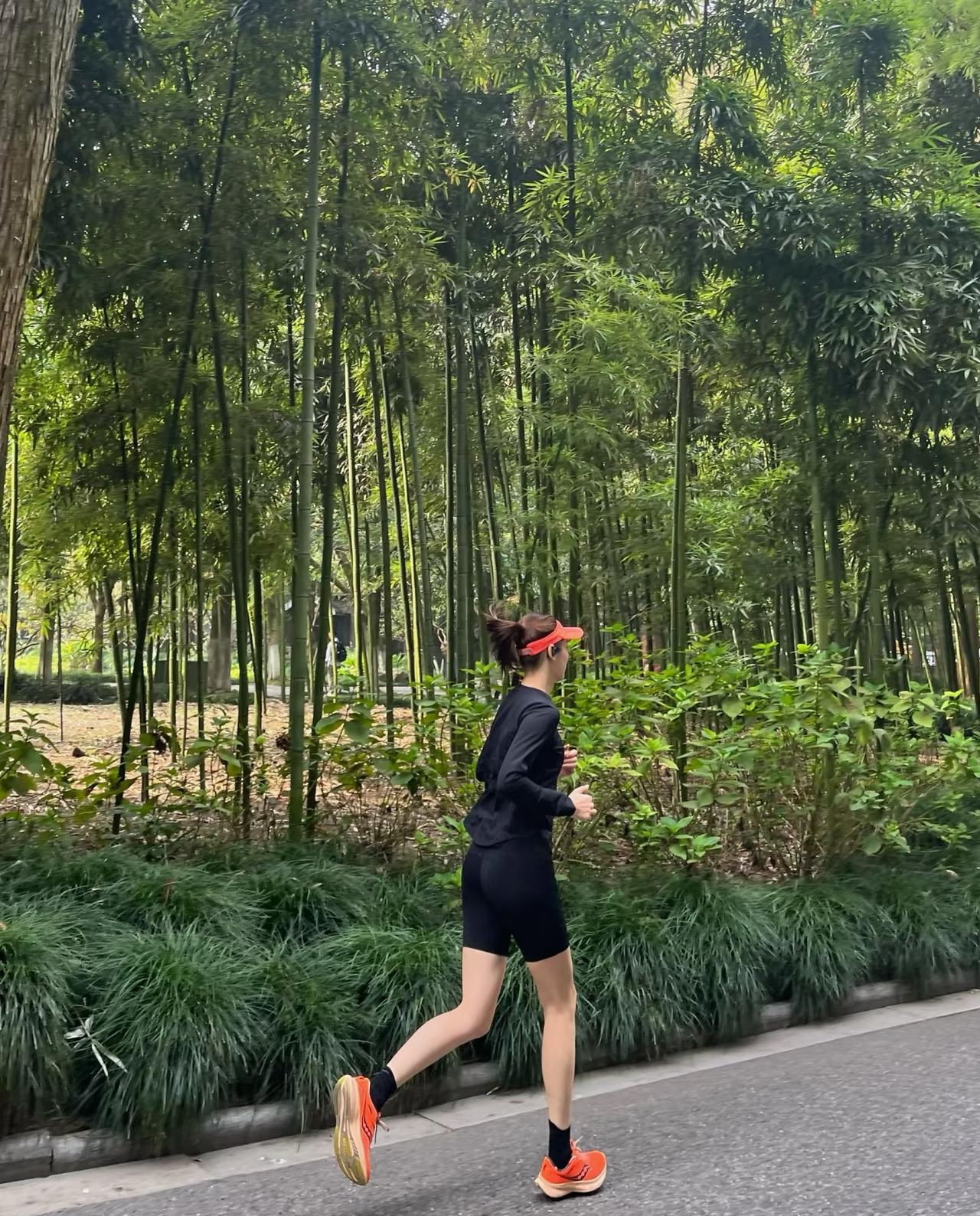 跑步其实就是生活是一样的，就看你如何去选择跑步，有很多种选择和方式。有追求健康的