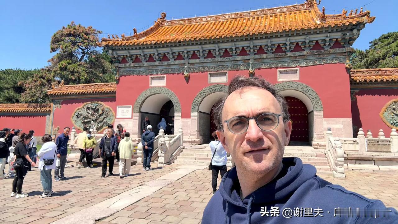 辽篮外教洛佩斯没有回西班牙，休赛期一直在沈阳，去北陵公园，感叹：沈阳惊人的文化名