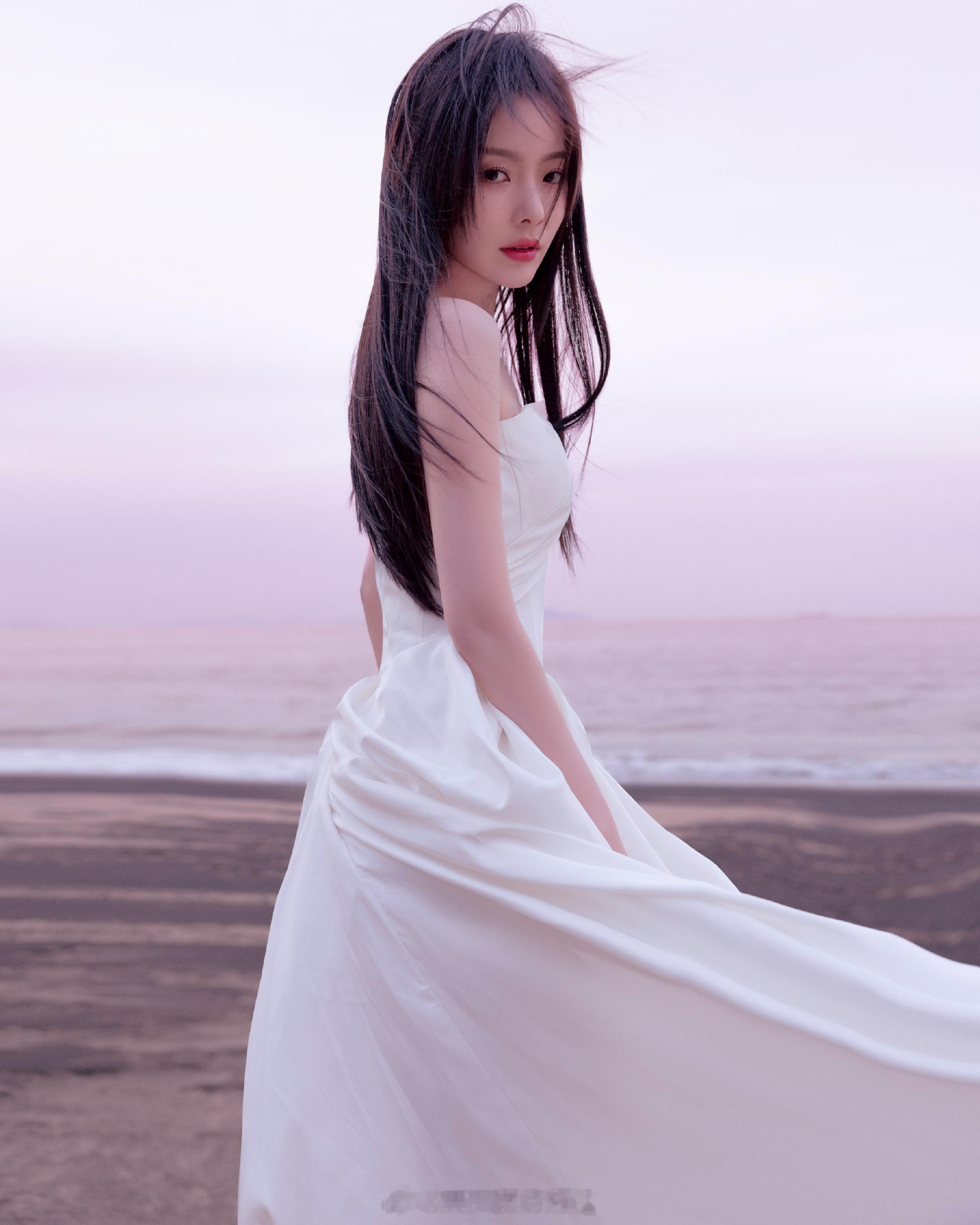 陈卓璇海边落跑少女沙滩大片 