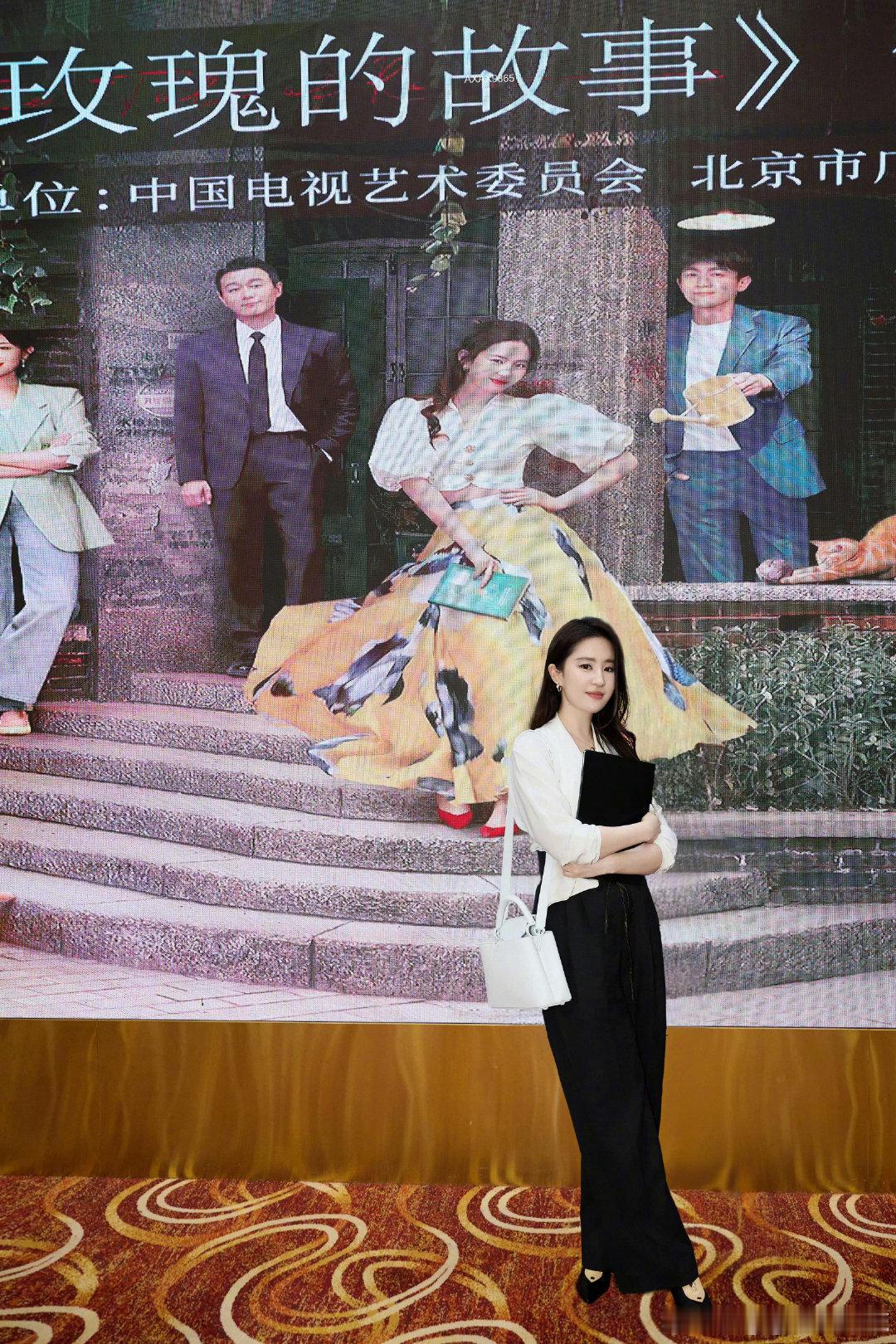 #刘亦菲高马尾新中式#她一出场，就像是从水墨画中走出的仙子，高马尾一扎，英姿飒爽