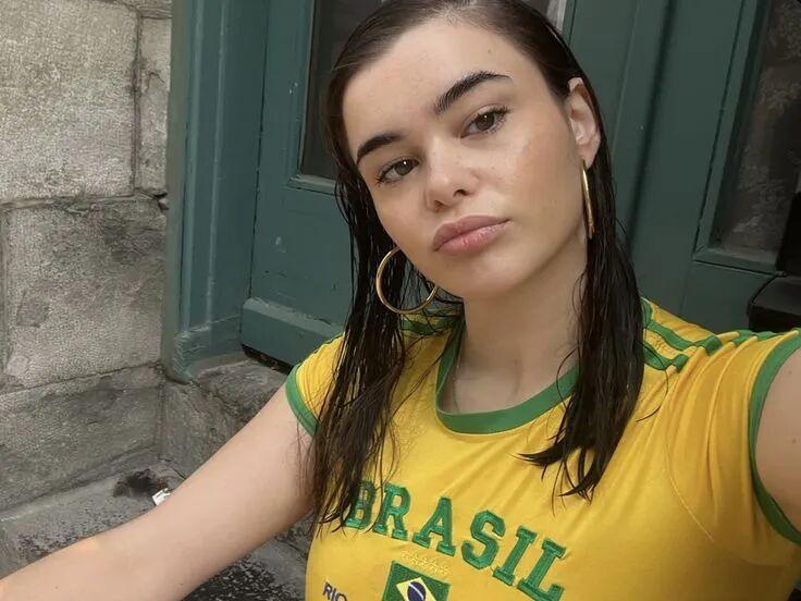Barbie Ferreira（芭比·费雷拉）在2022年8月通过Instagr