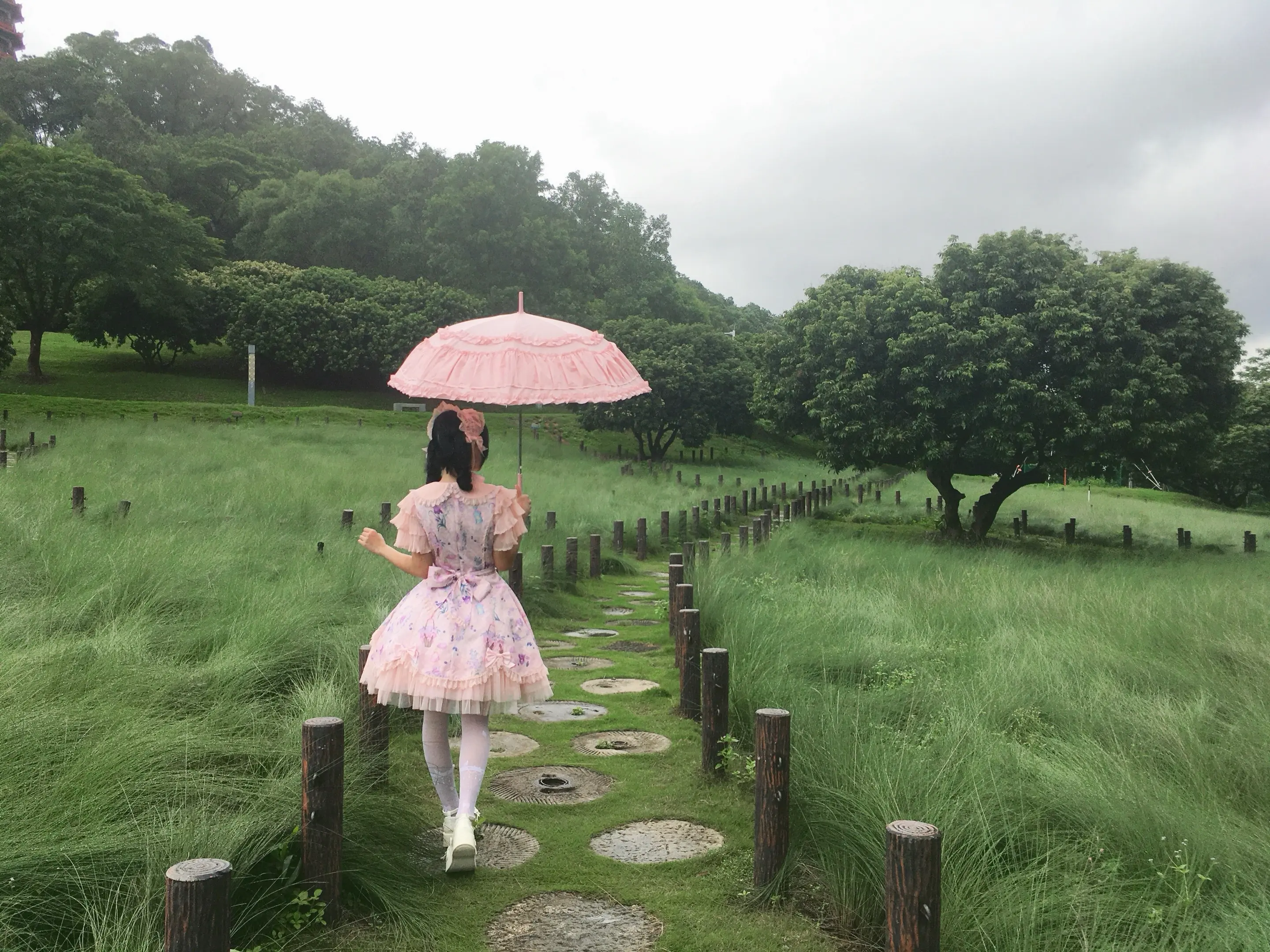 雨后。