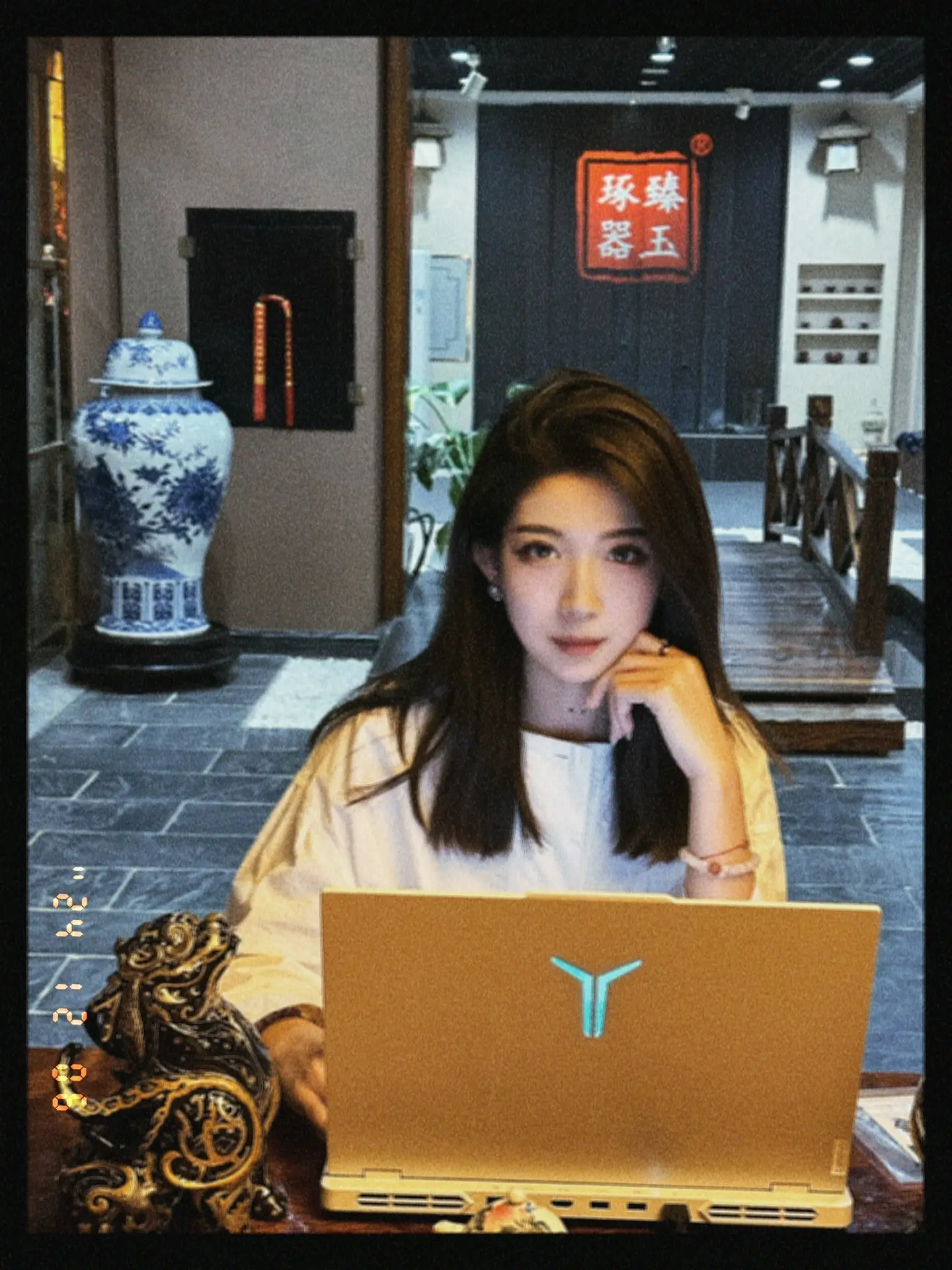 没有爱的话这一辈子也太长了，可是有爱的话有时候又很哽咽，其实我不恨你的...