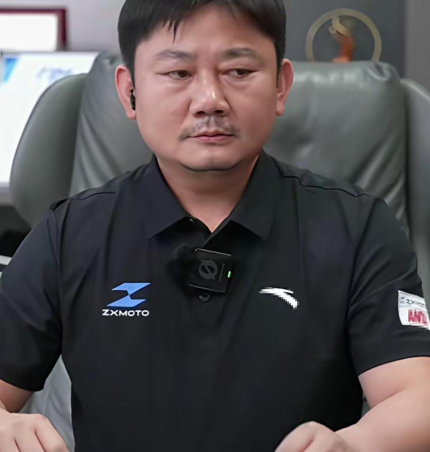 6月3日，张雪突然引发了网友热议。原因是在当晚的直播中，他当着数万观众的面，直接