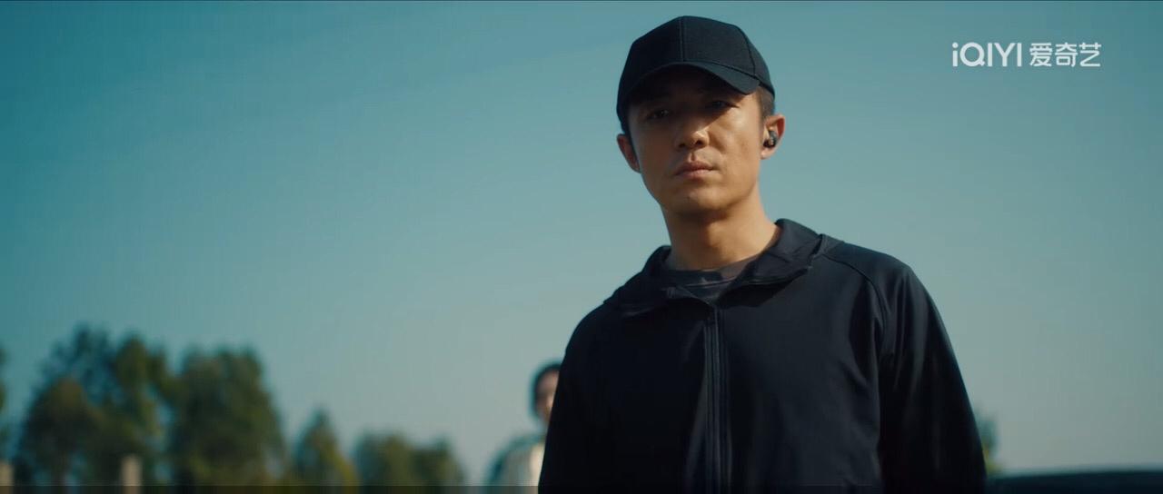 程小东在撞飞丁来的时候，全程没有慌张，甚至眼神也没有丝毫的害怕，甚至仿佛这是很平