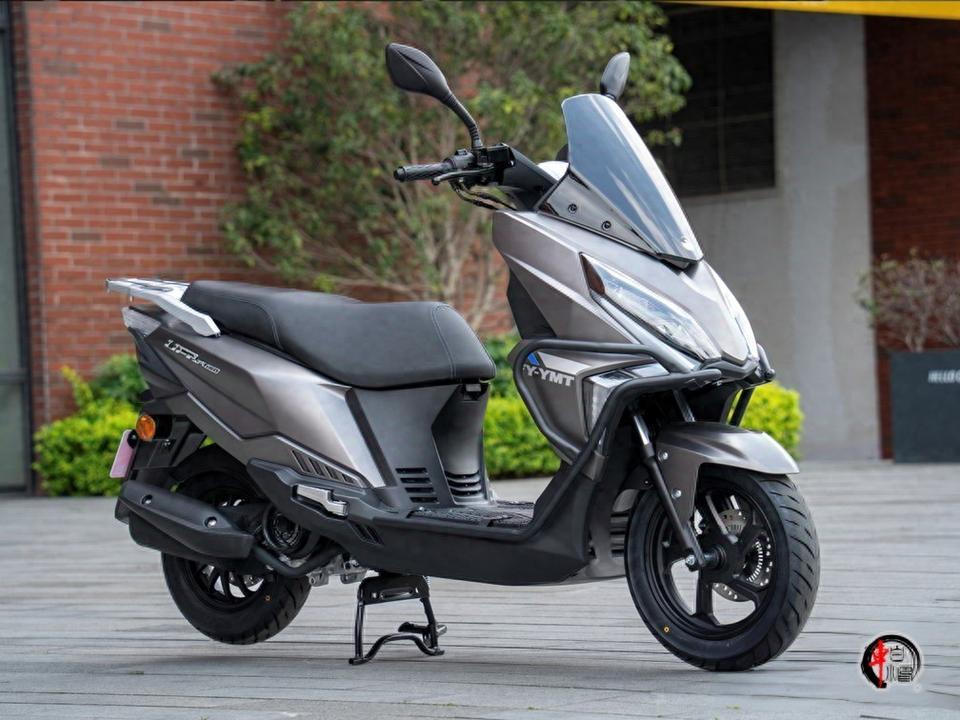 飞鹰2025款UFR150MAX踏板车，售价7380元。其核心配置双通道ABS和