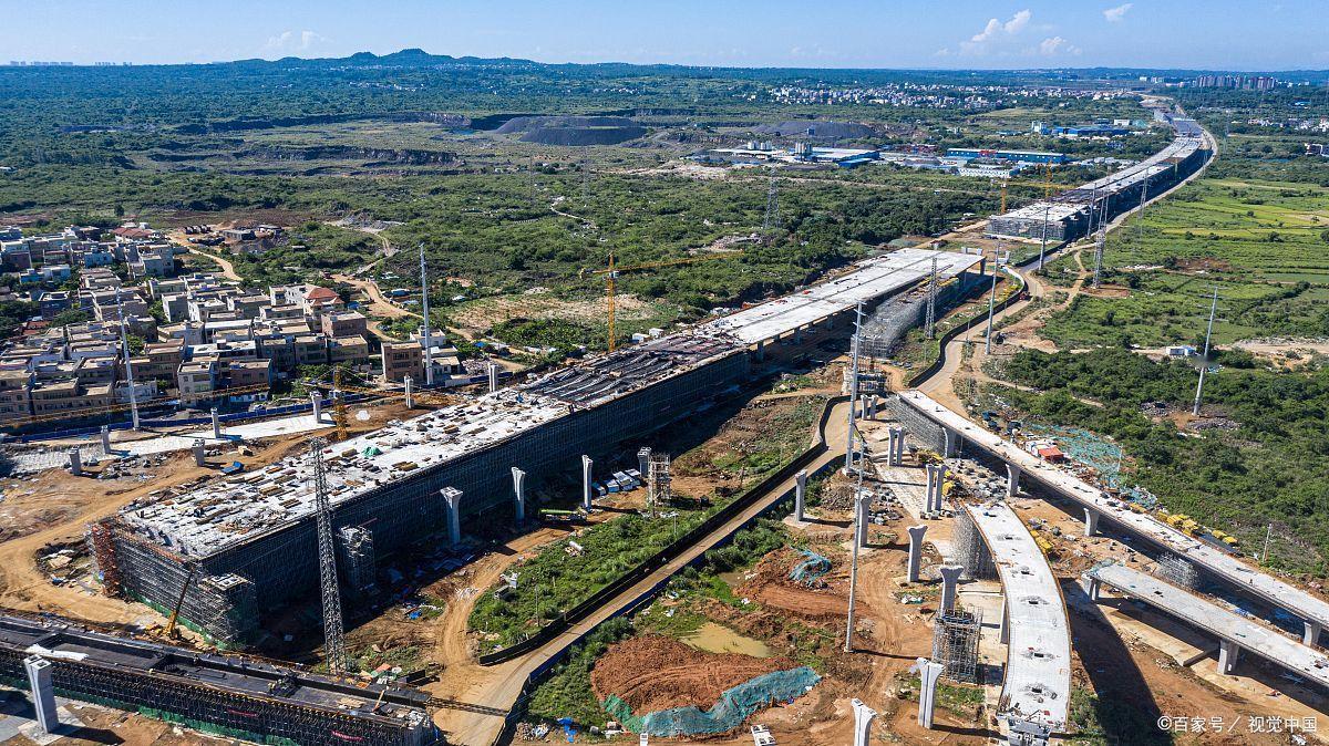 美国修条路要几十年！现在还看不到何时能通车！
 
离谱！美国加州高铁从2008年