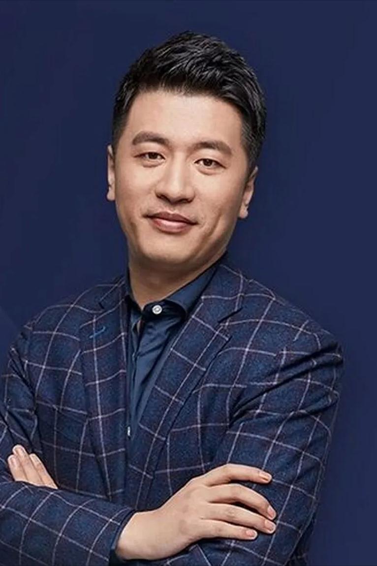 大网红张雪峰说，我为啥要拼命挣钱，还不是大学里受了刺激，知道不赚钱就让人瞧不起，