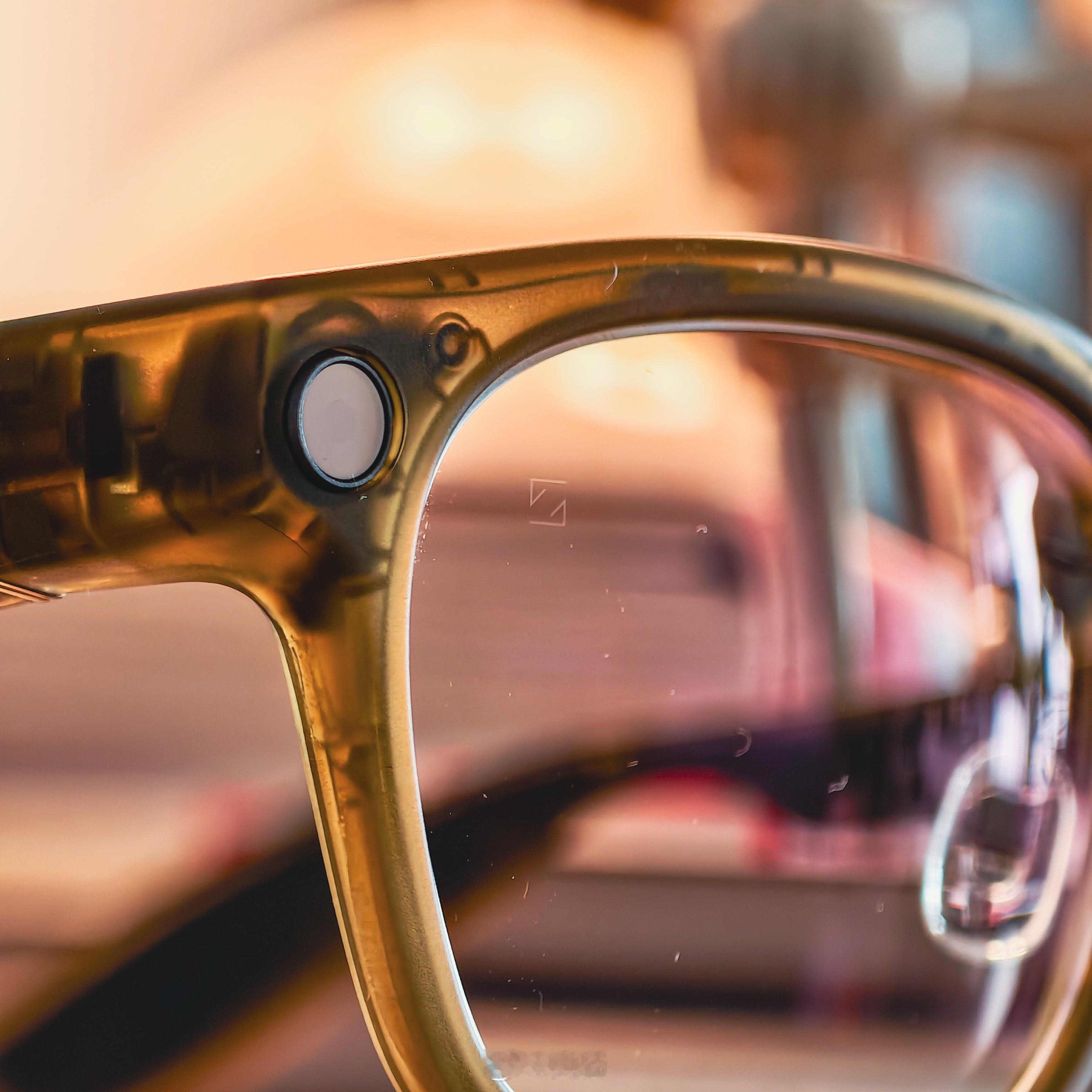 传说中的理想Livis智能眼镜终于到手，开箱瞎拍几下第一感觉很轻，但和传统眼镜重