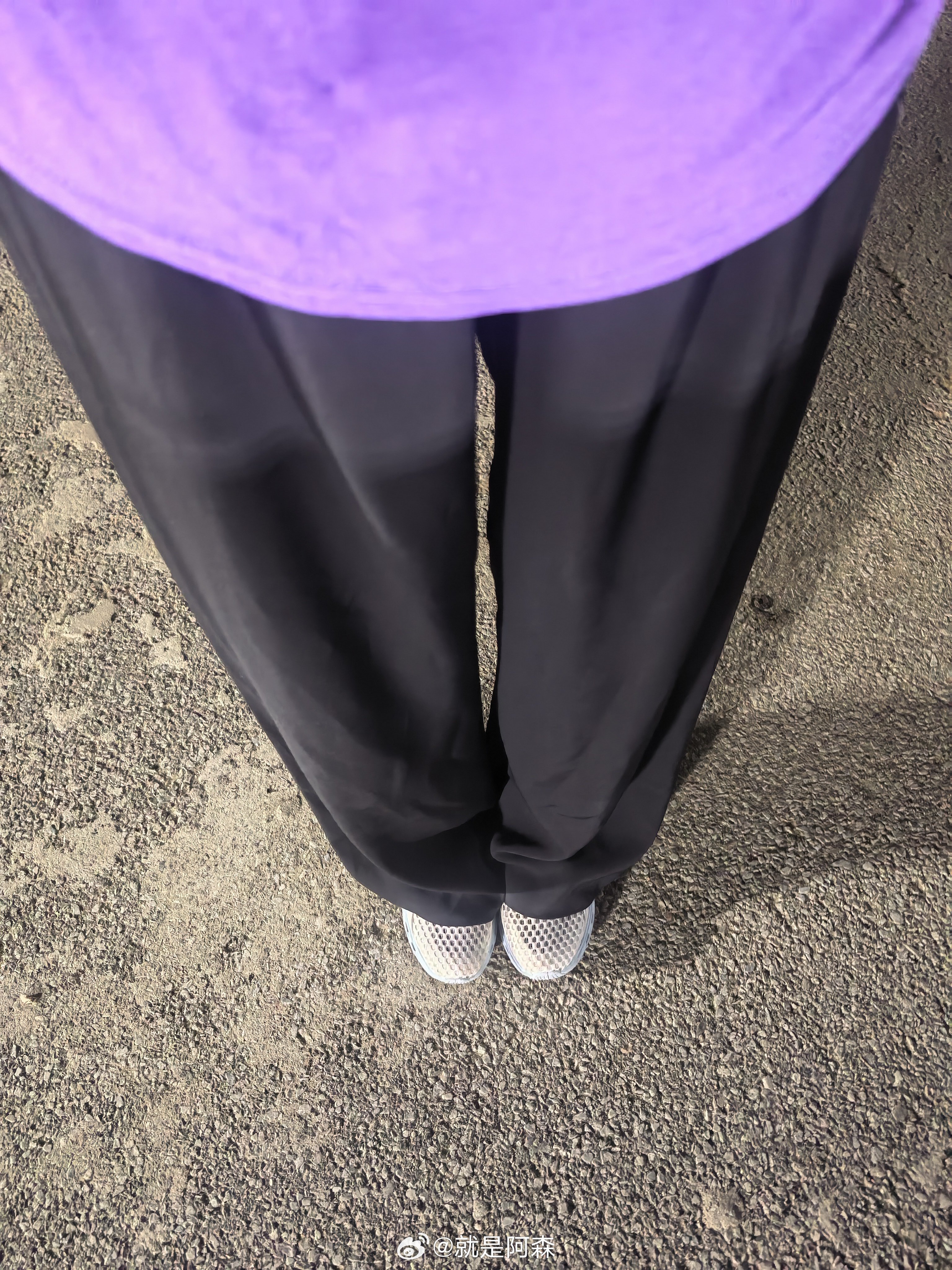 晚上出门不敢穿短裤了，冷～ 