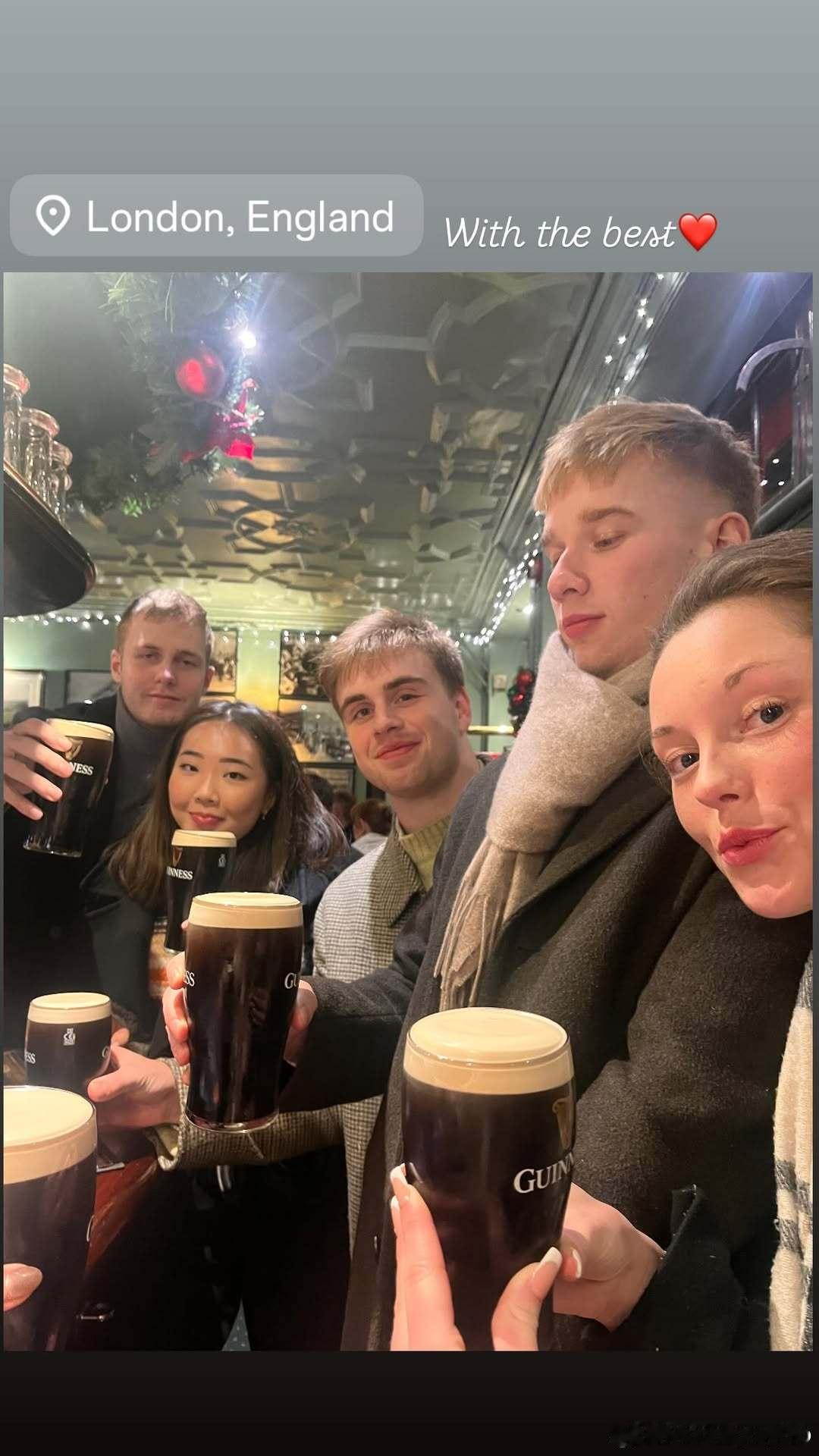 Leah分享照片📷和莫雷加德及亲友共度生日、圣诞节等日常 