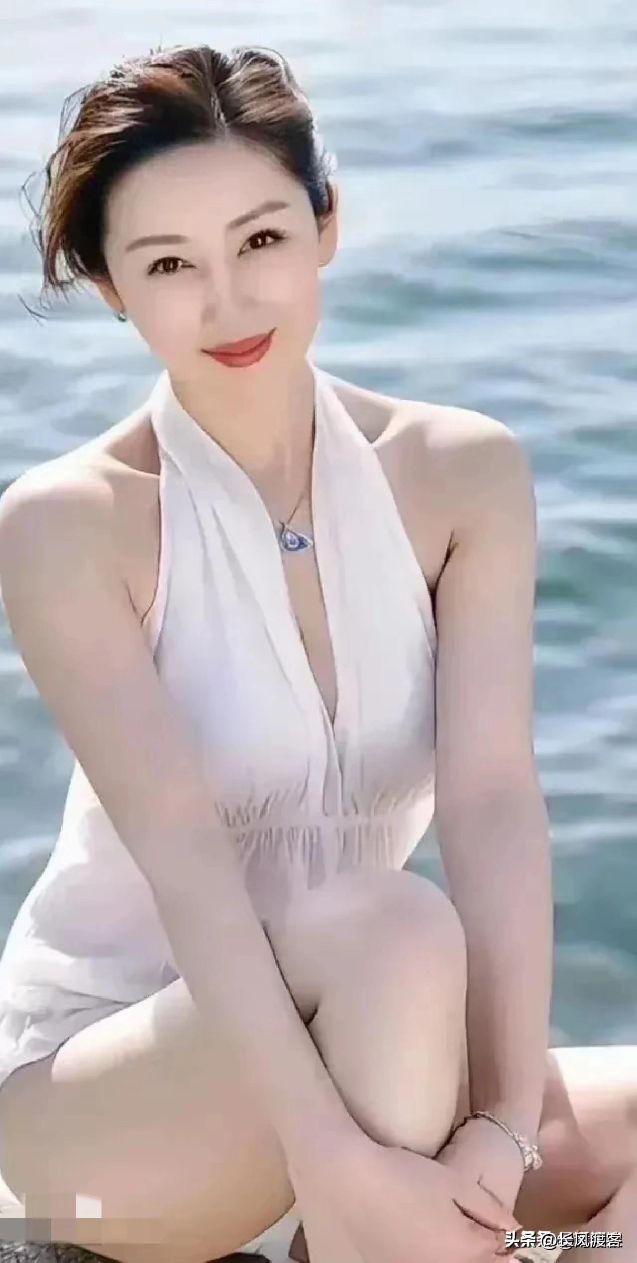 三千酷刑任你挑
伤我别用感情刀
红尘莫过相思苦
直教生死把心掏。