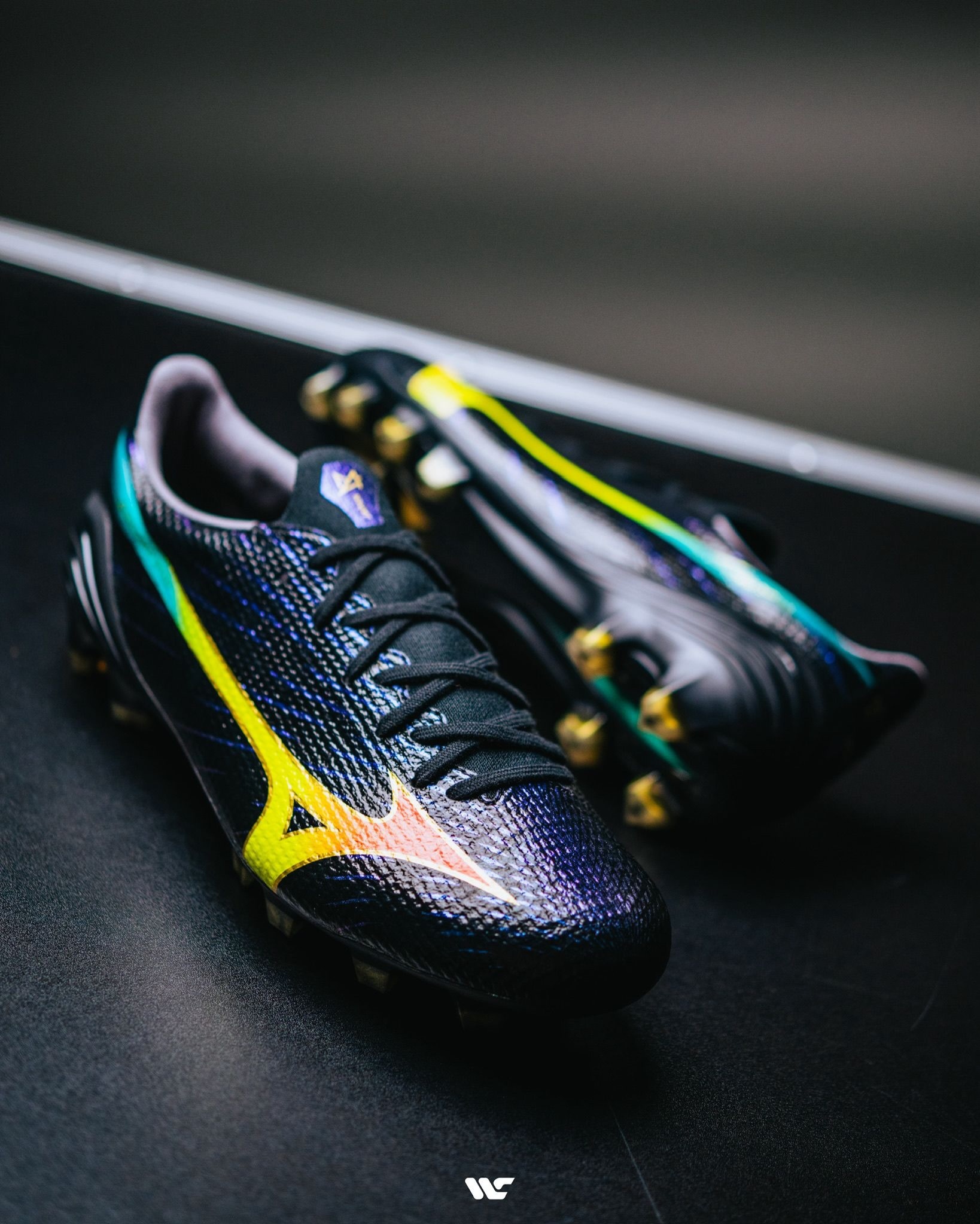 Mizuno Football α III Japan ' Bright Bla