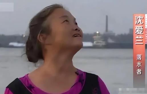 2014年，57岁阿姨喝了酒之后去长江里游泳。没想到，竟然在水里睡着了，一路从湖