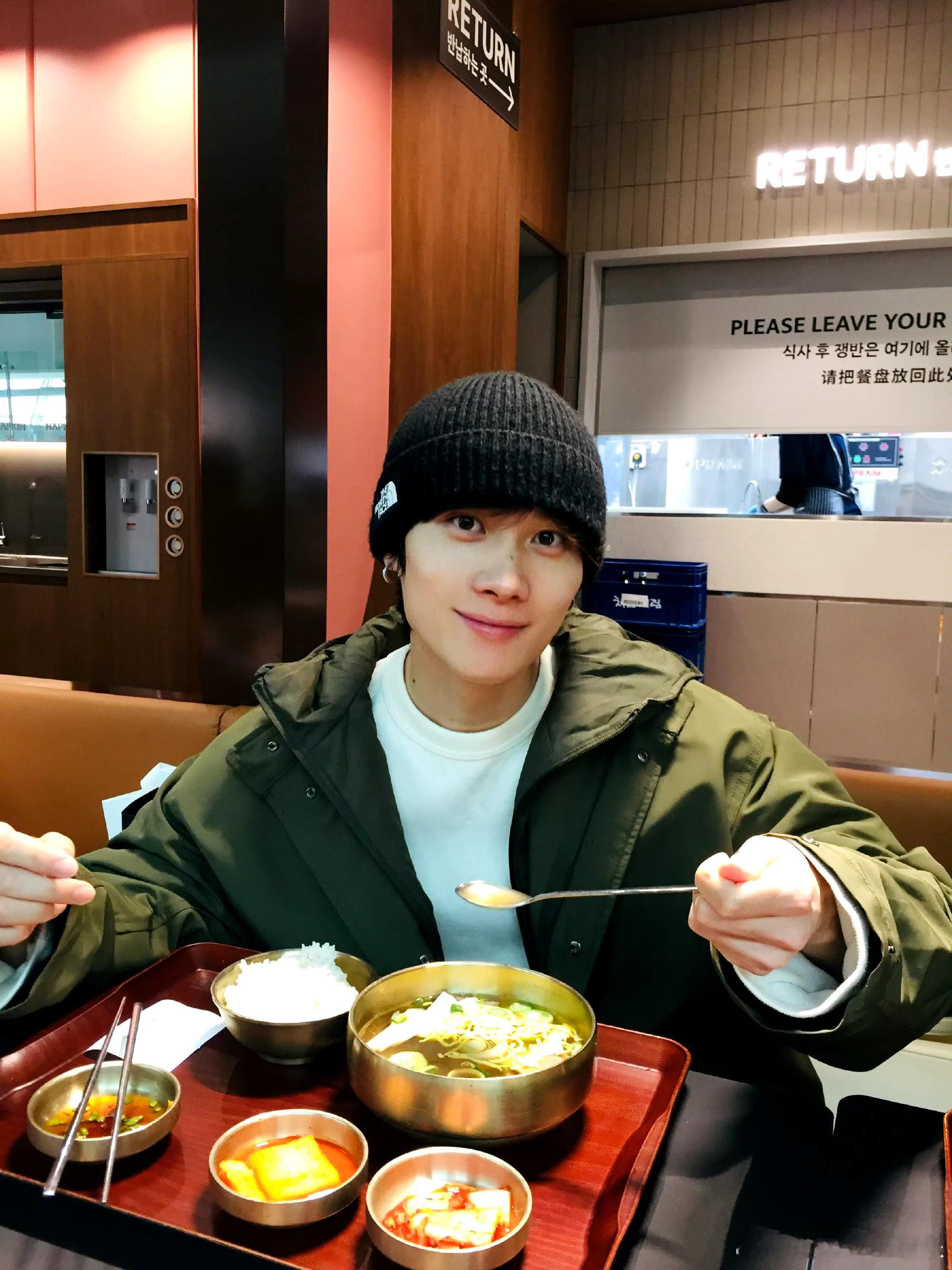 井胧说走到今天算运气好我们的爸爸 能从无人问津走到被大家看见，天时地利人和都占了