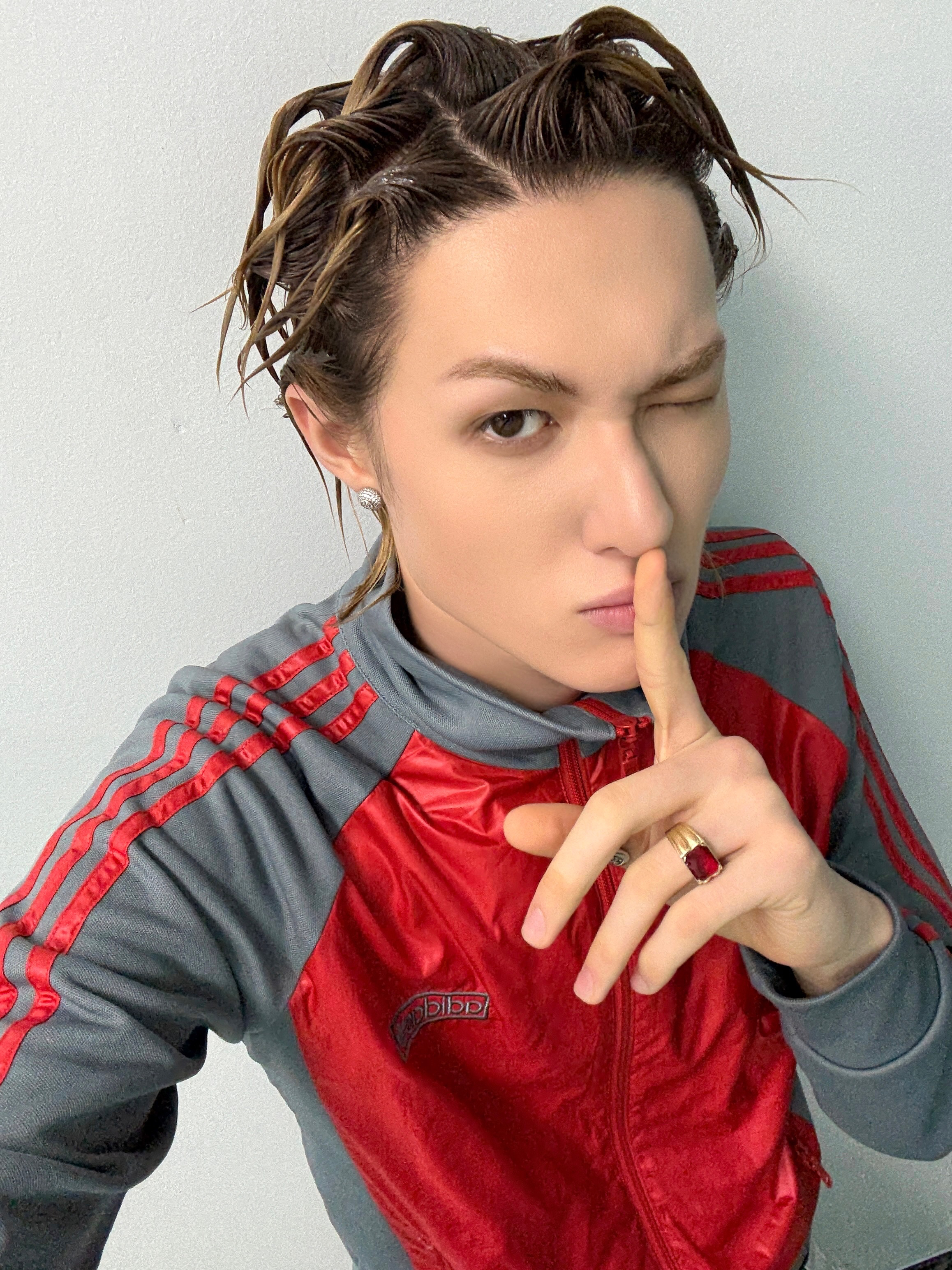 红宝石好衬他呀 
