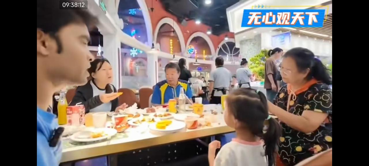 印度阿言发布带着老丈人一家去吃自助餐的视频

定居沈阳的印度小哥和东北妻子婷婷，