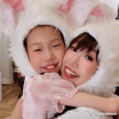 麦琳回应女儿牙齿问题 麦琳和女儿写真受关注，她针对女儿牙齿问题发声。医生建议的不