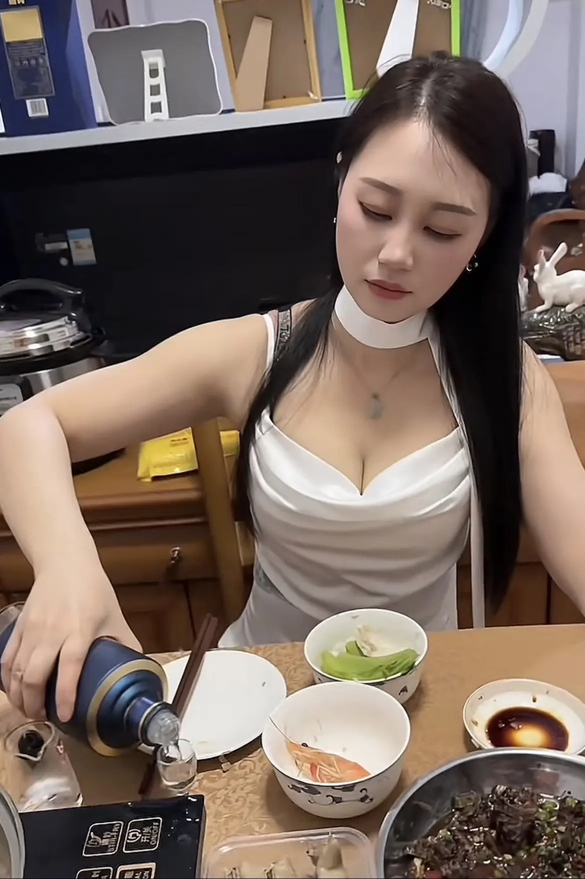 其实酒并不好喝，但年纪一到好像就会喝了
