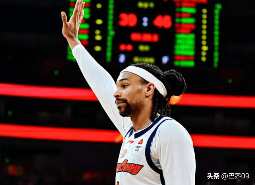 广东队101:97战胜深圳队，本场比赛有几大亮点：
 
1. 萨林杰弑旧主高效爆