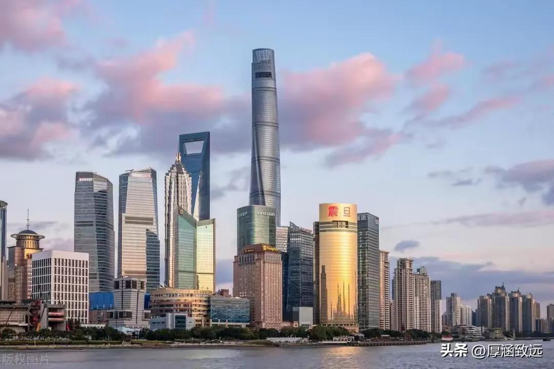 超越美国，中国正在实现最后的惊人一跃。美国对中国发动贸易战、科技战、关税战、舆论