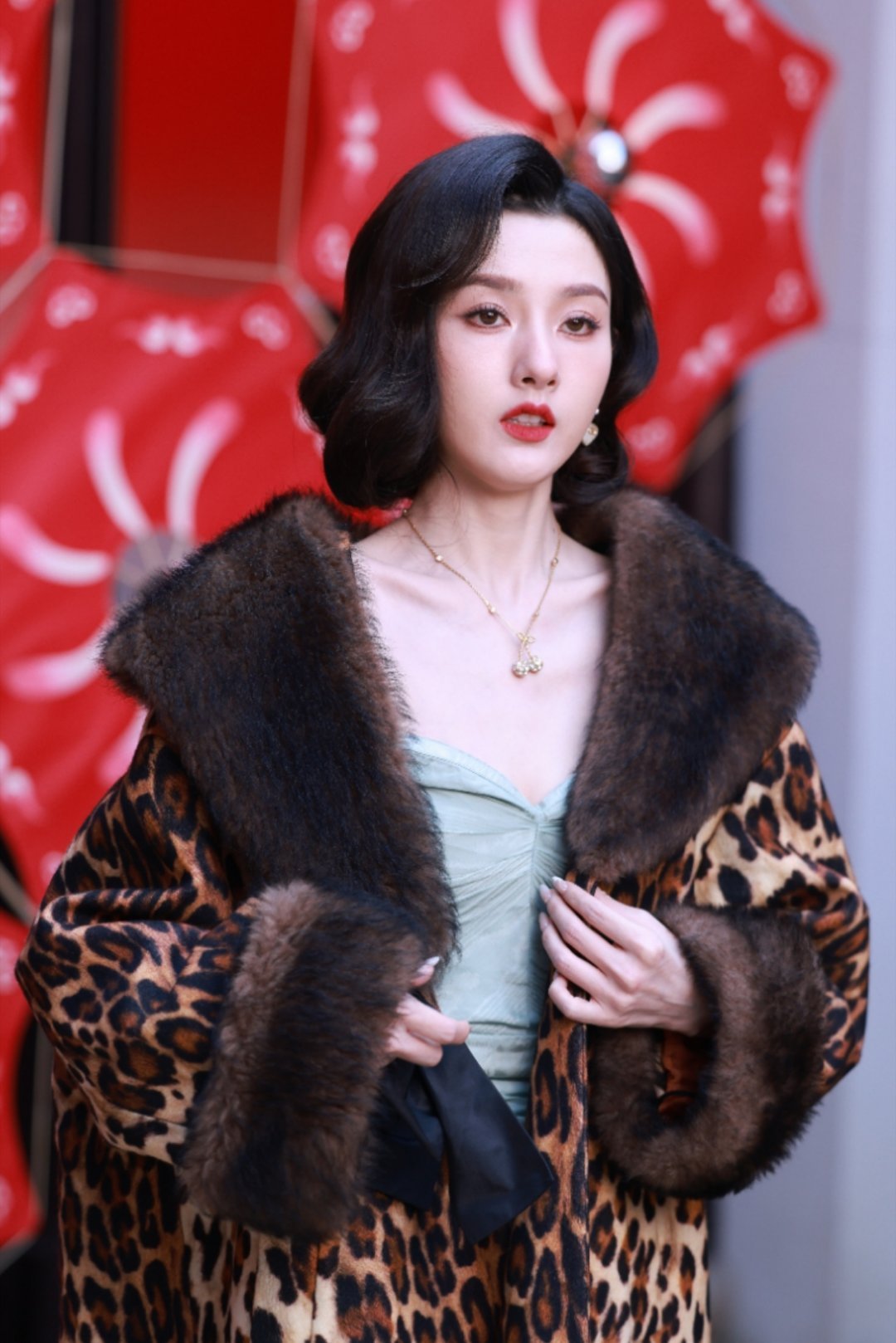 95🌸今日份营业生图大赏，友友们来品鉴周也，卢昱晓，宋祖儿港风就是宋祖儿的舒适