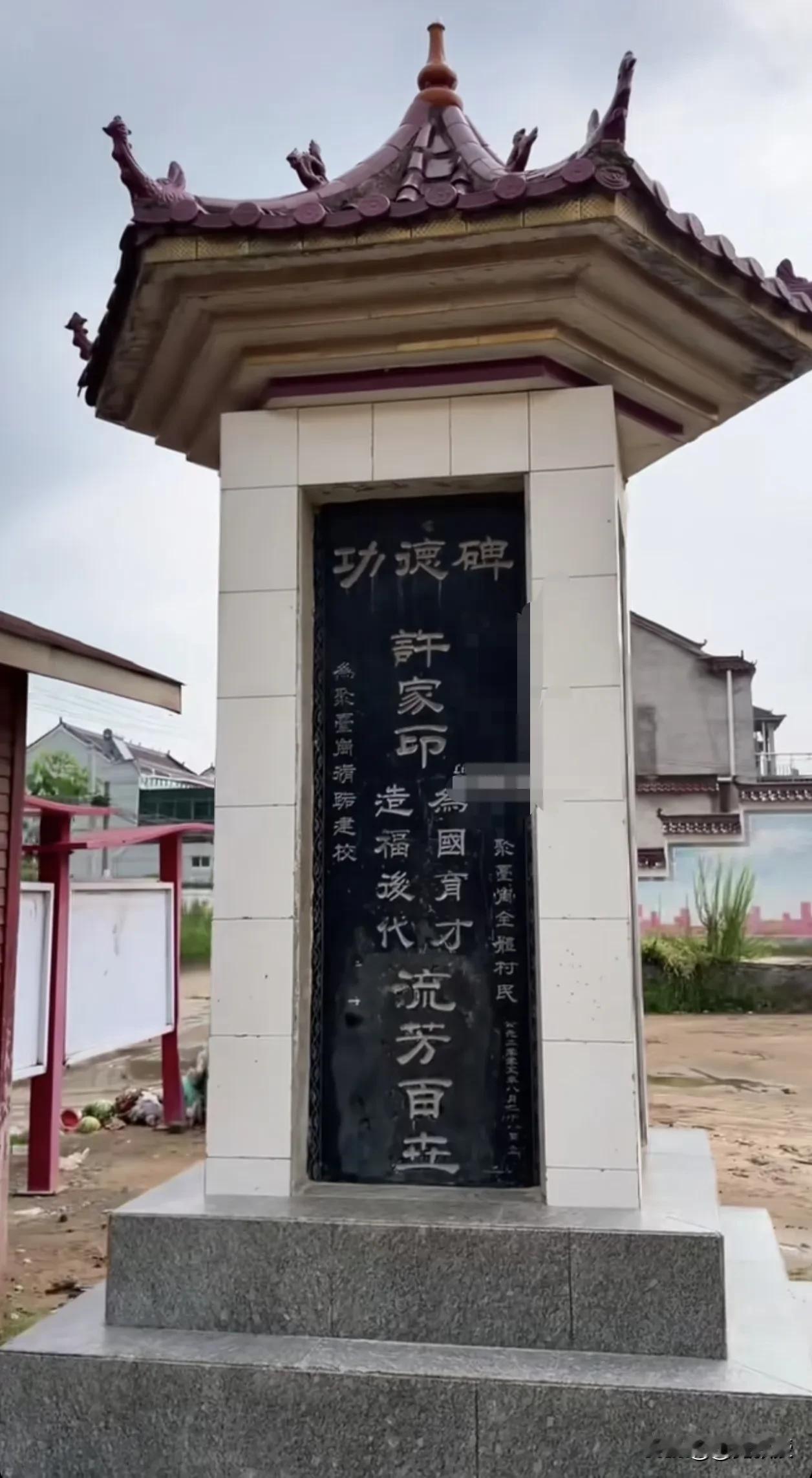 许家印被判无期了，很多人在问，恒大的2.4万亿到底去哪了？

 
随着许家印一审