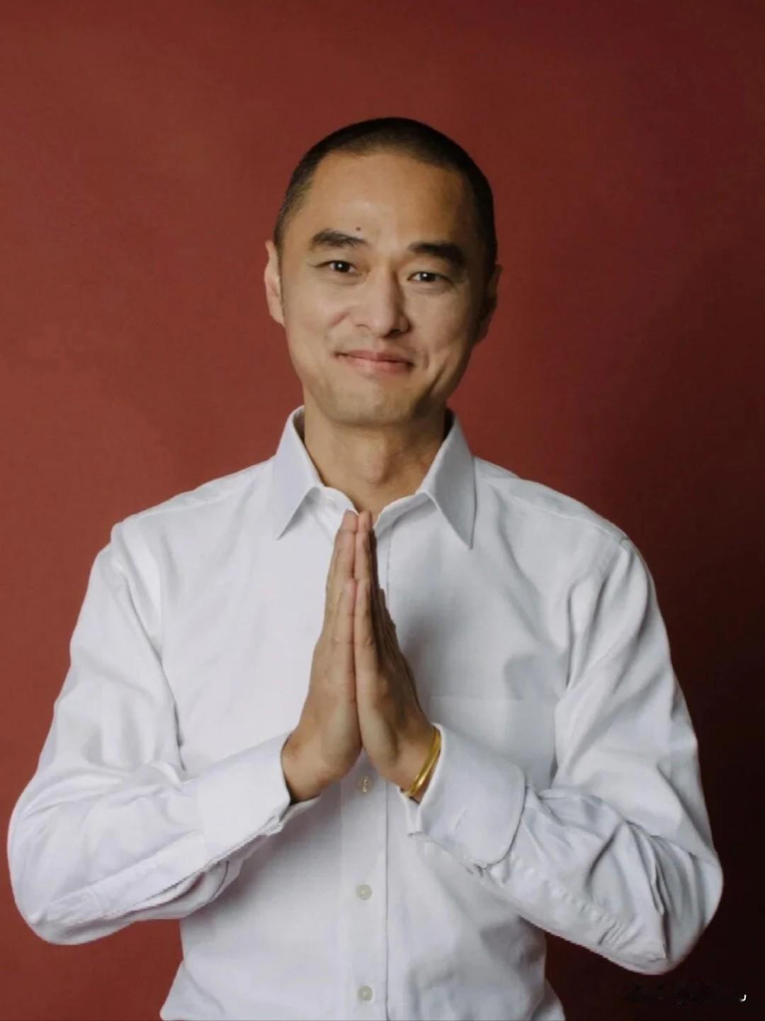 冯唐说：
当年他进华润集团的时候，
反复听到三个问题：
1.如何挣钱？
2.如何