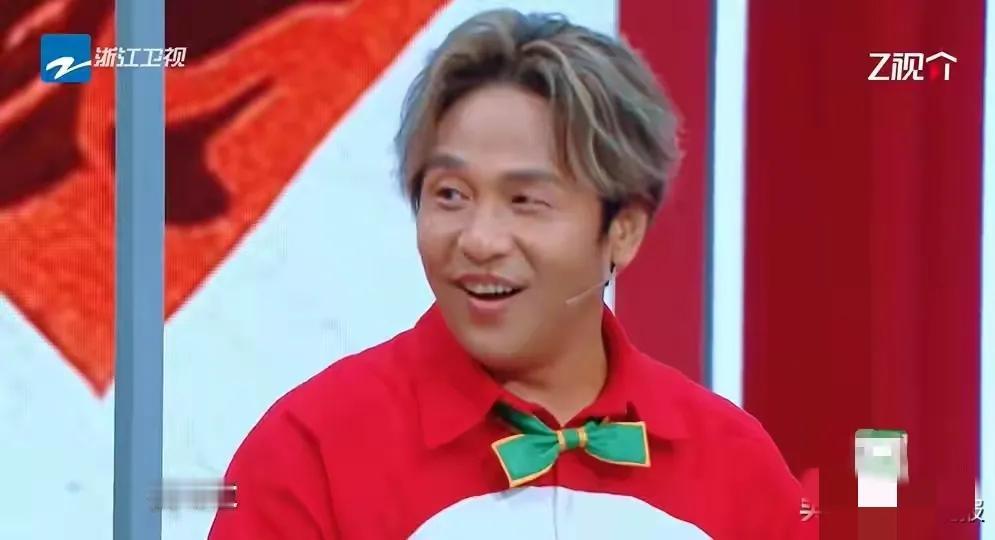 宋小宝看着是长帅了一点，毕竟脸上动了六百多刀，才变好看了一星半点。
微调的幅度不