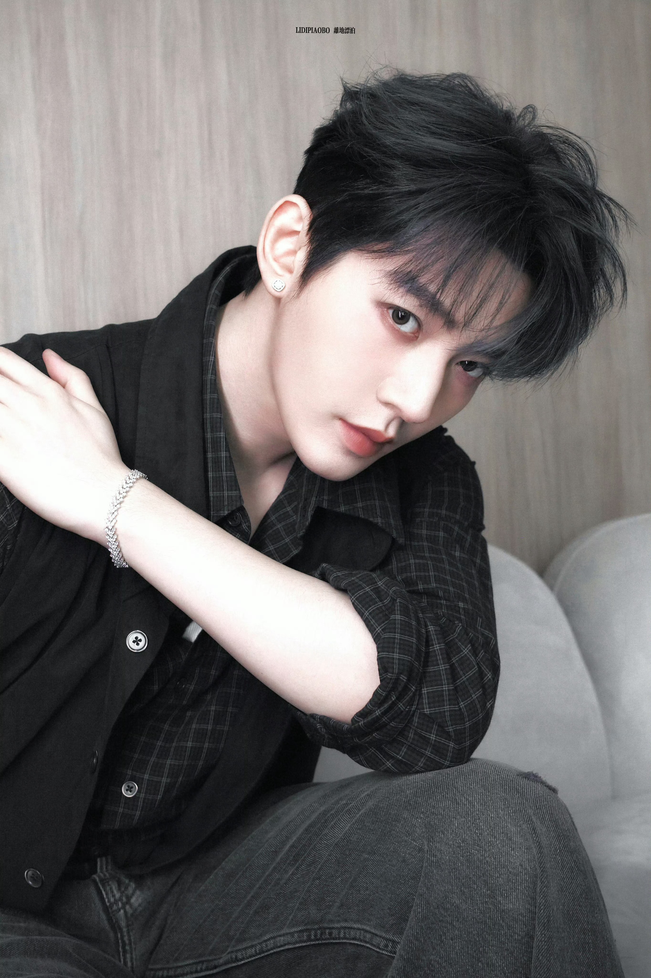 我真的超爱哥哥穿的这一身又帅又美又贵气又自带氛围感