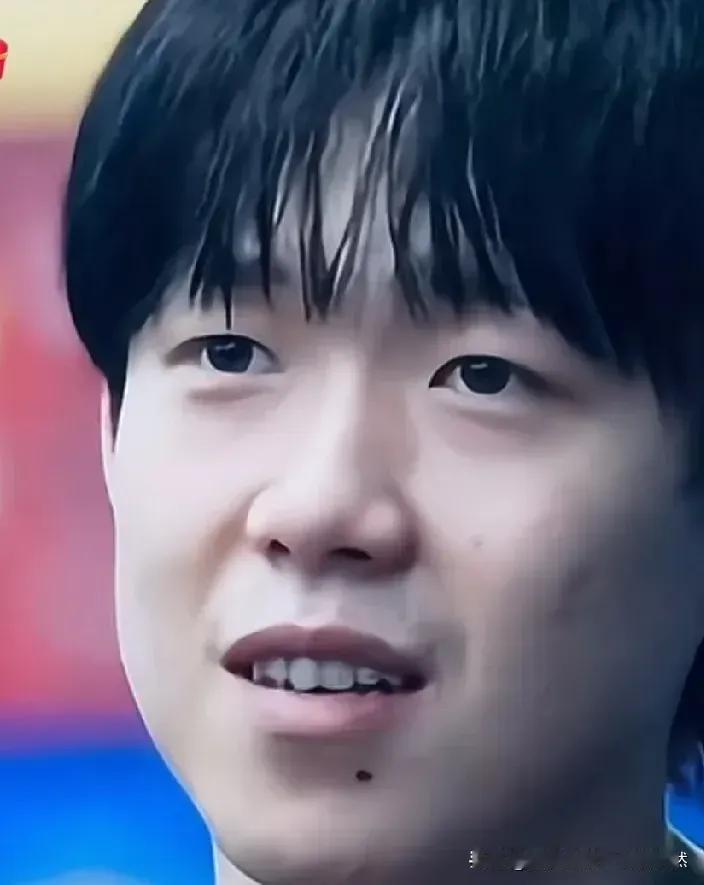 新科状元加冕后
大头一席话令人泪目了：
我承受的不是队内的压力
而是世人给我的期