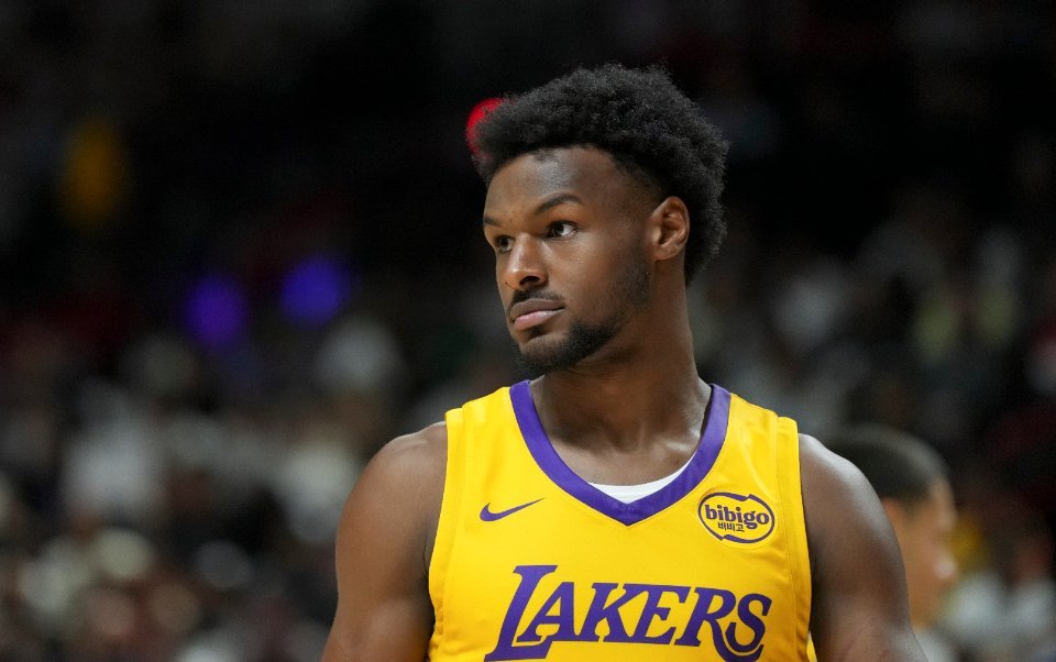 夏季联赛凯尔特人胜湖人 布朗尼上下半场判若两人引热议 今日NBA夏季联赛，凯尔特