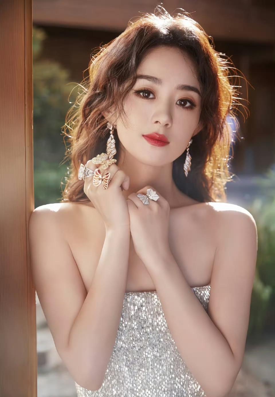 看来赵丽颖和赵德胤是真的分手了，连知名娱记刘大锤都拍不到两人同框的画面了，两人可